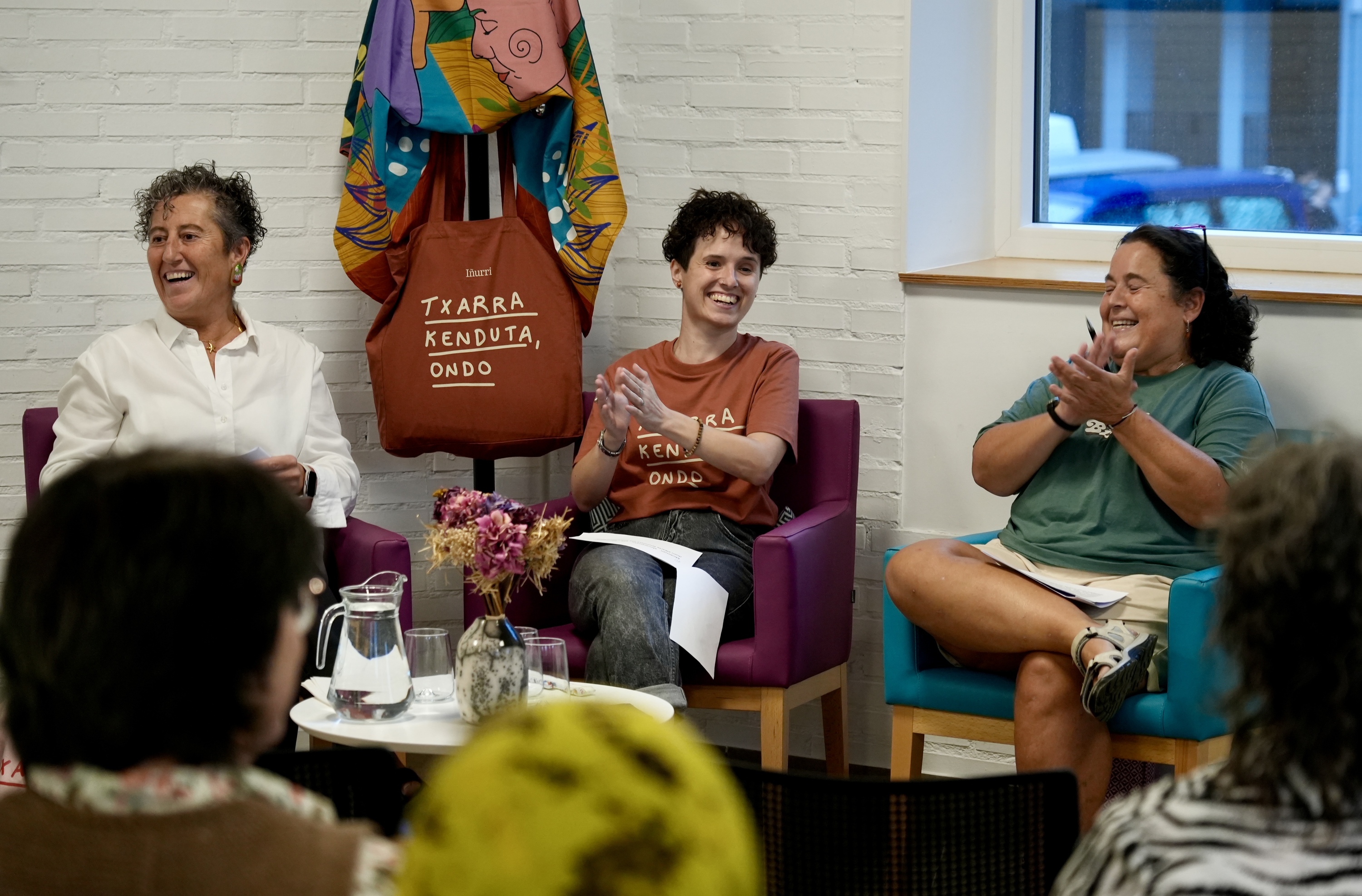 Amaia Ullate, Eli Bergaretxe eta Marta Diez, Hernaniko Kulturarteko Plaza Feministan. ANDONI CANELLADA / FOKU