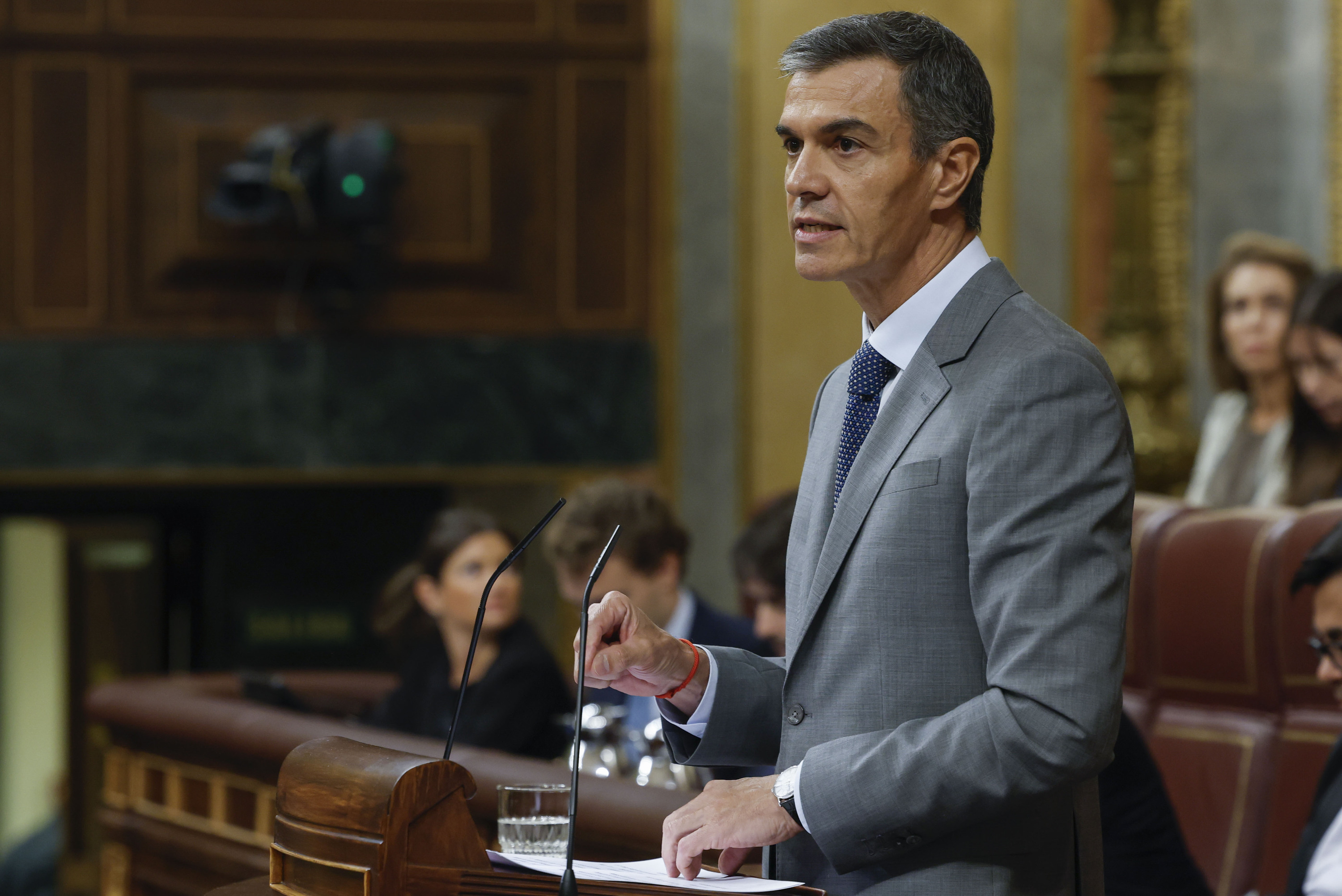 Pedro Sanchez Espainiako presidenteak hitza hartu du dekretuen eztabaidaren amaieran. J. J. GUILLEN / EFE