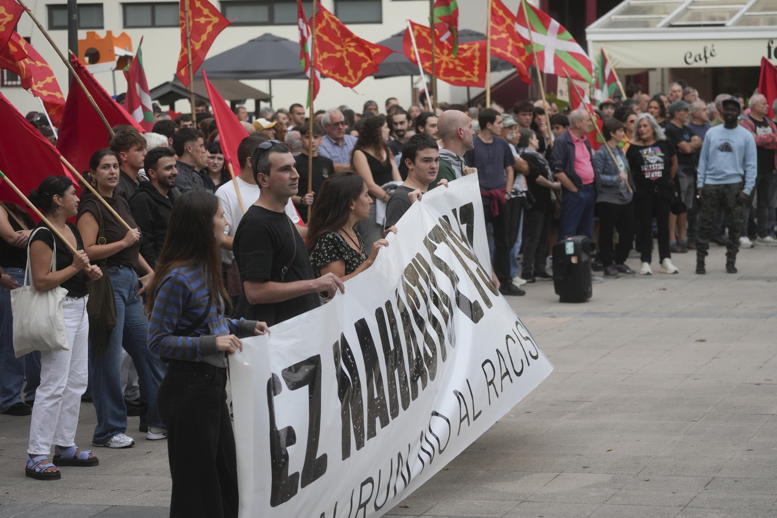 Irunen gaur arratsaldean egin duten protesta. JAGOBA MANTEROLA / FOKU Irunen gaur arratsaldean egin duten protesta. JAGOBA MANTEROLA / FOKU