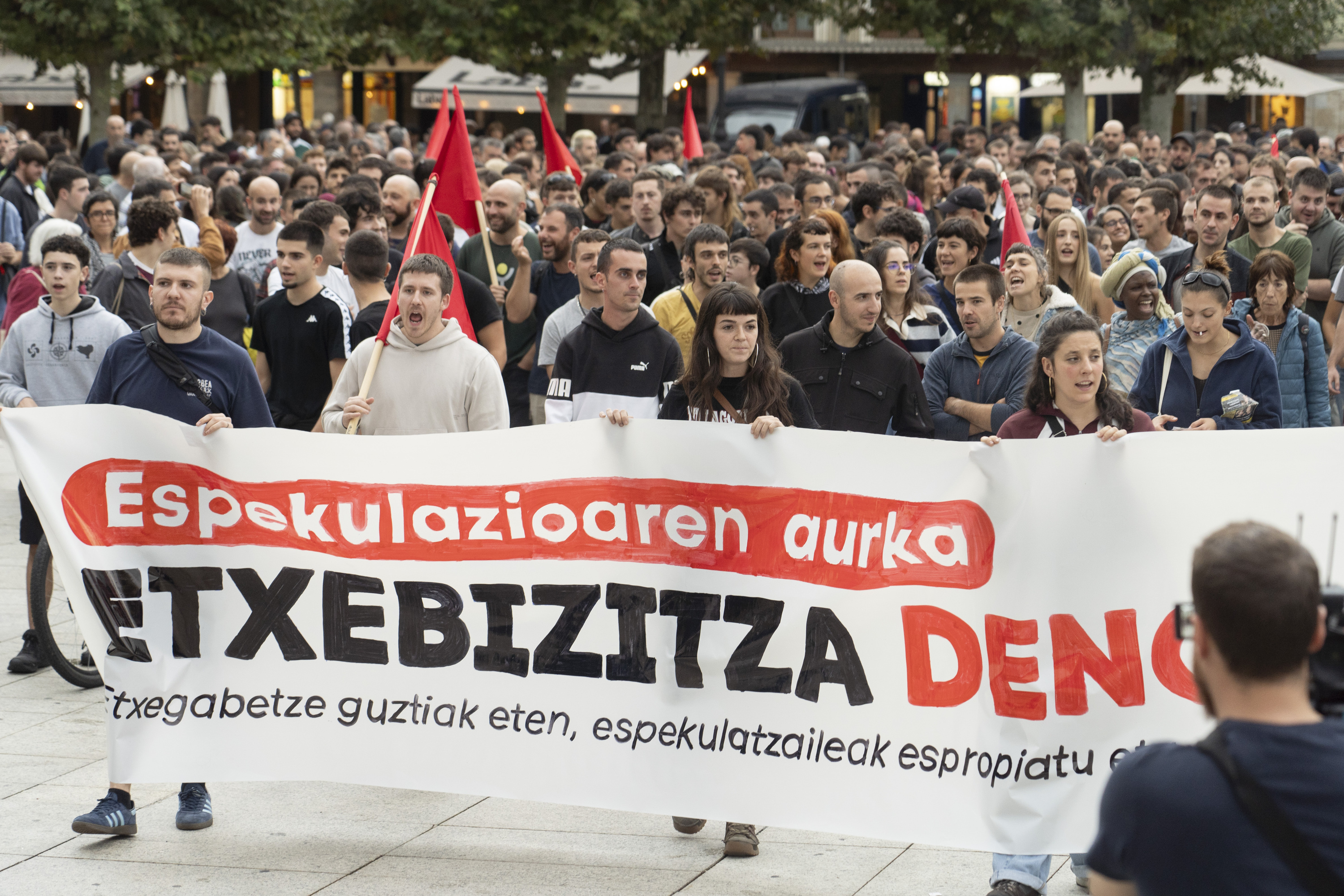 Etxebizitza sindikatuen manifestazioa gaur, Iruñean. IÑIGO URIZ / FOKU