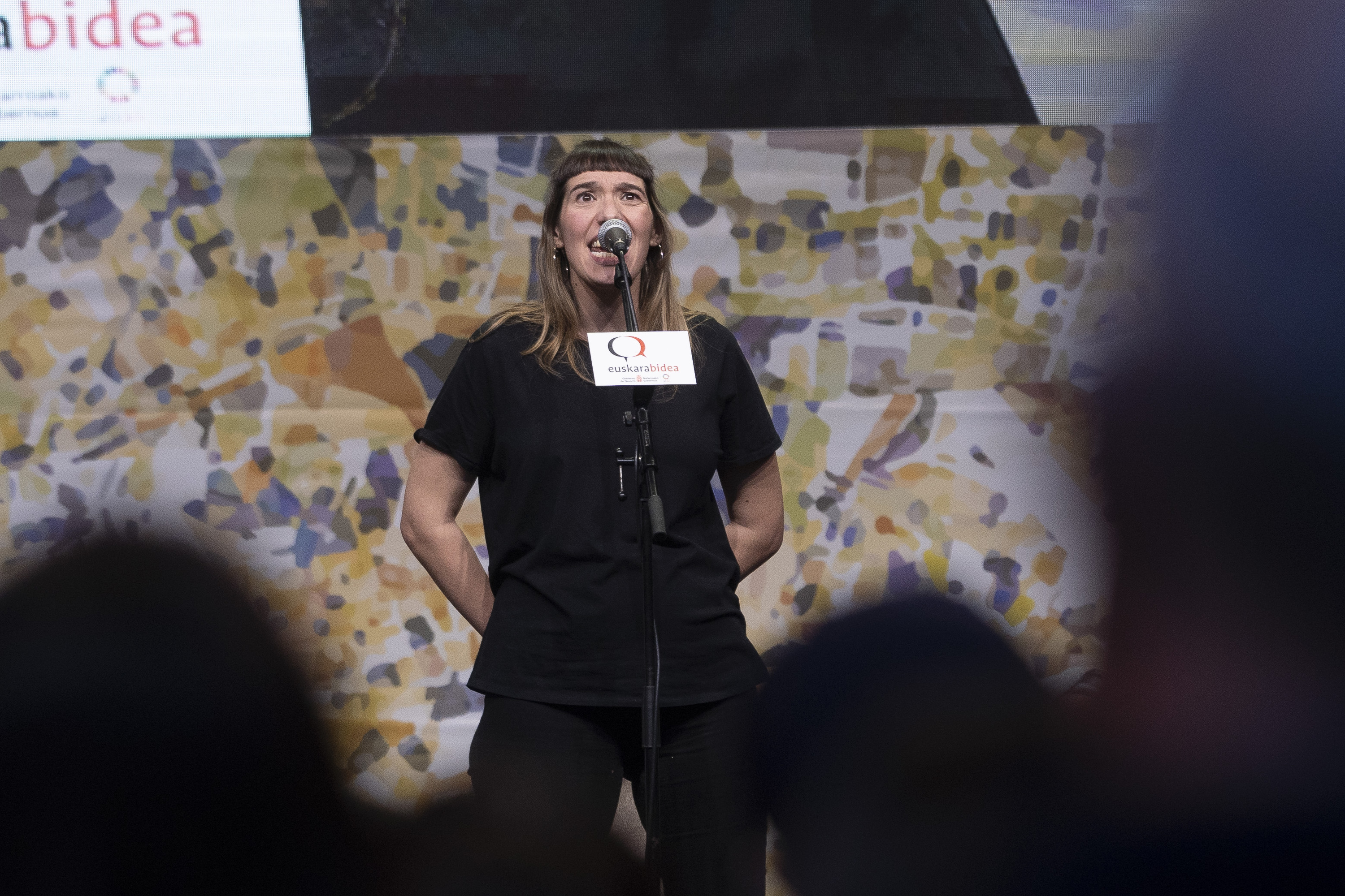 Saioa Alkaiza, Nafarroako bertsolari txapelketako finalean kantari. IÑIGO URIZ / FOKU