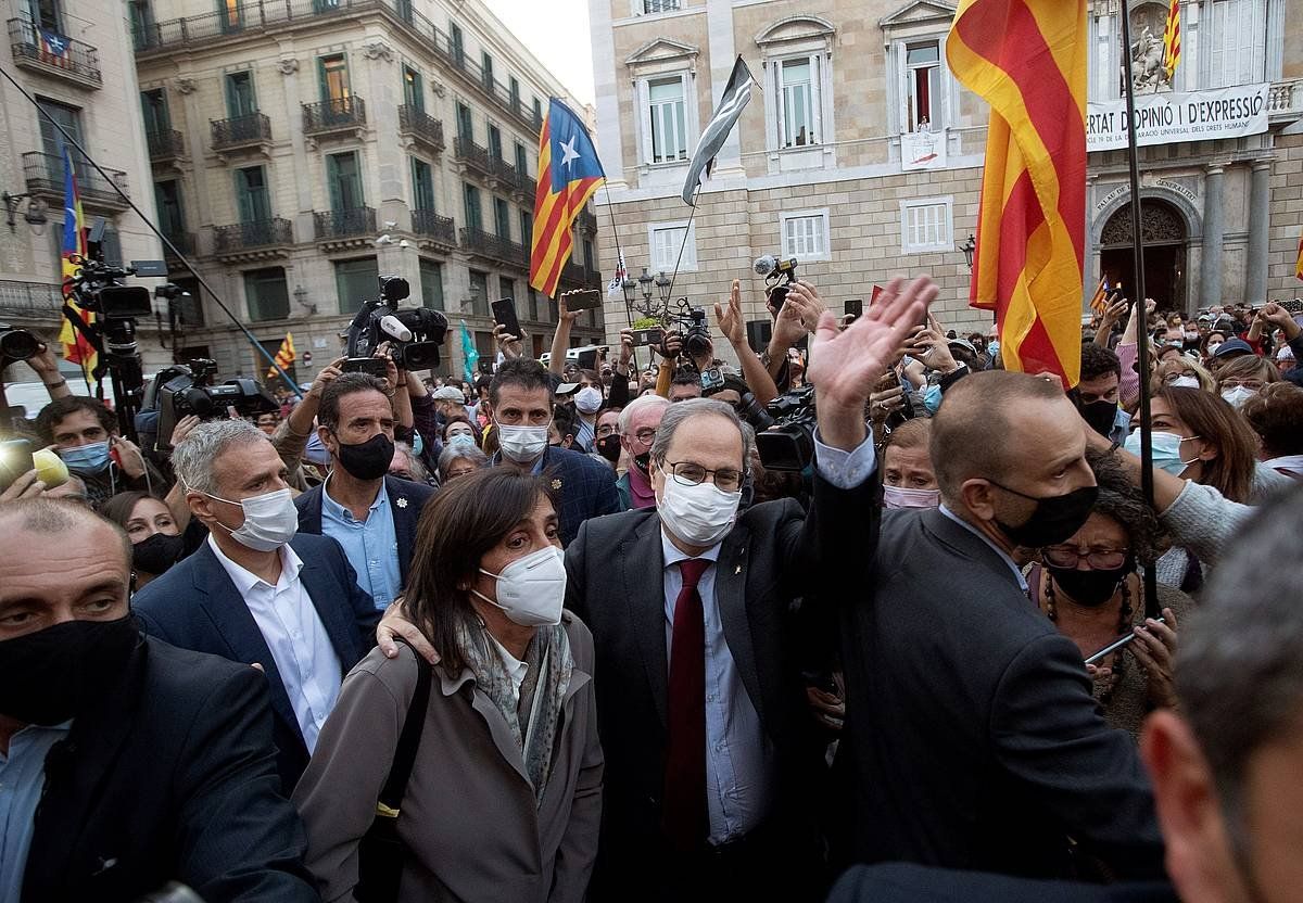 Quim Torra, gaur, Generalitateko Jauregitik irten den unean. MARTA PEREZ / EFE