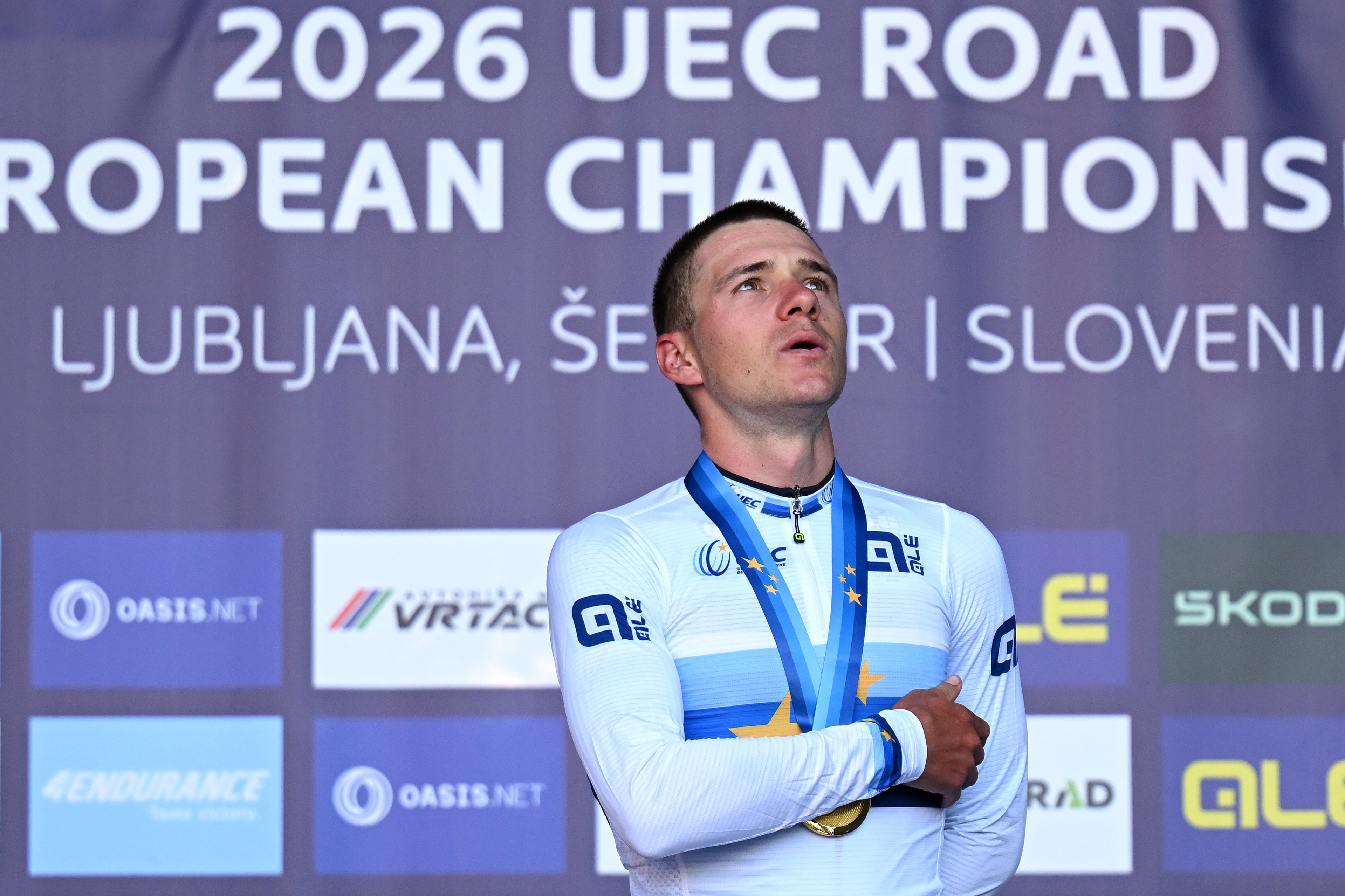 Remco Evenepoel podiumean, gaur, Sencurren. RED BULL BORA