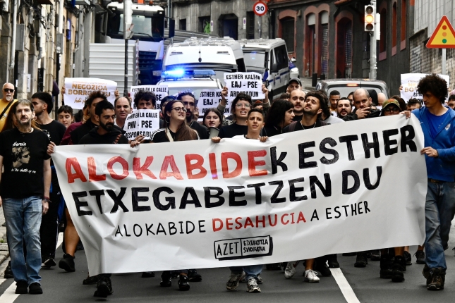 (ID_16509475) (Mikel Martinez de Trespuentes/@FOKU) 2026-10-06, Bilbo. Emakume bat etxegabetu nahi dute, Atxuri auzoan eta AZET Etx... (ID_16509475) (Mikel Martinez de Trespuentes/@FOKU) 2026-10-06, Bilbo. Emakume bat etxegabetu nahi dute, Atxuri auzoan eta AZET Etx...