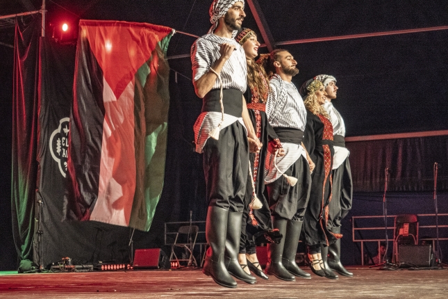 Palestinako dantzak eskaintzen dituen Madrilgo Watani Group taldea. WATANIK UTZITAKOA Palestinako dantzak eskaintzen dituen Madrilgo Watani Group taldea. WATANIK UTZITAKOA