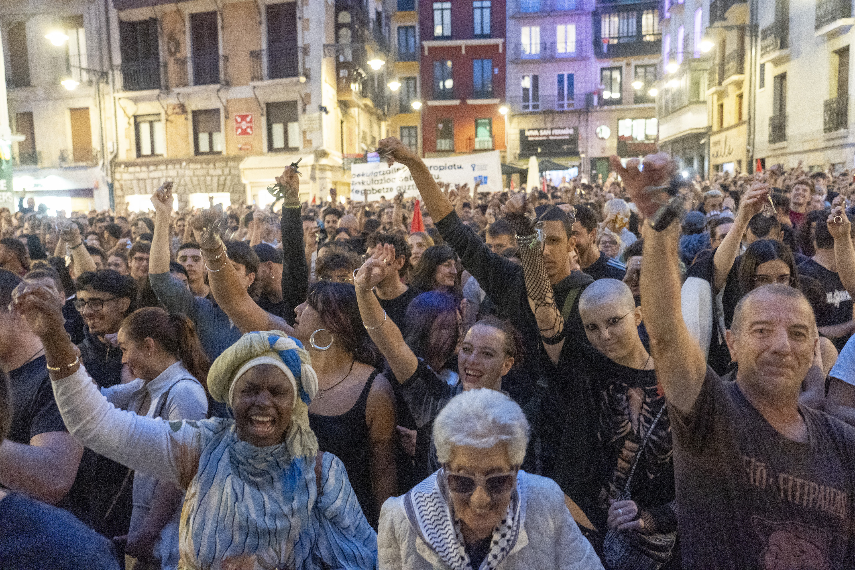 Euskal Herriko Etxebizitza Sindikatuek Iruñean antolatutako mobilizazioa, joan den astean. IÑIGO URIZ / FOKU Euskal Herriko Etxebizitza Sindikatuek Iruñean antolatutako mobilizazioa, joan den astean. IÑIGO URIZ / FOKU