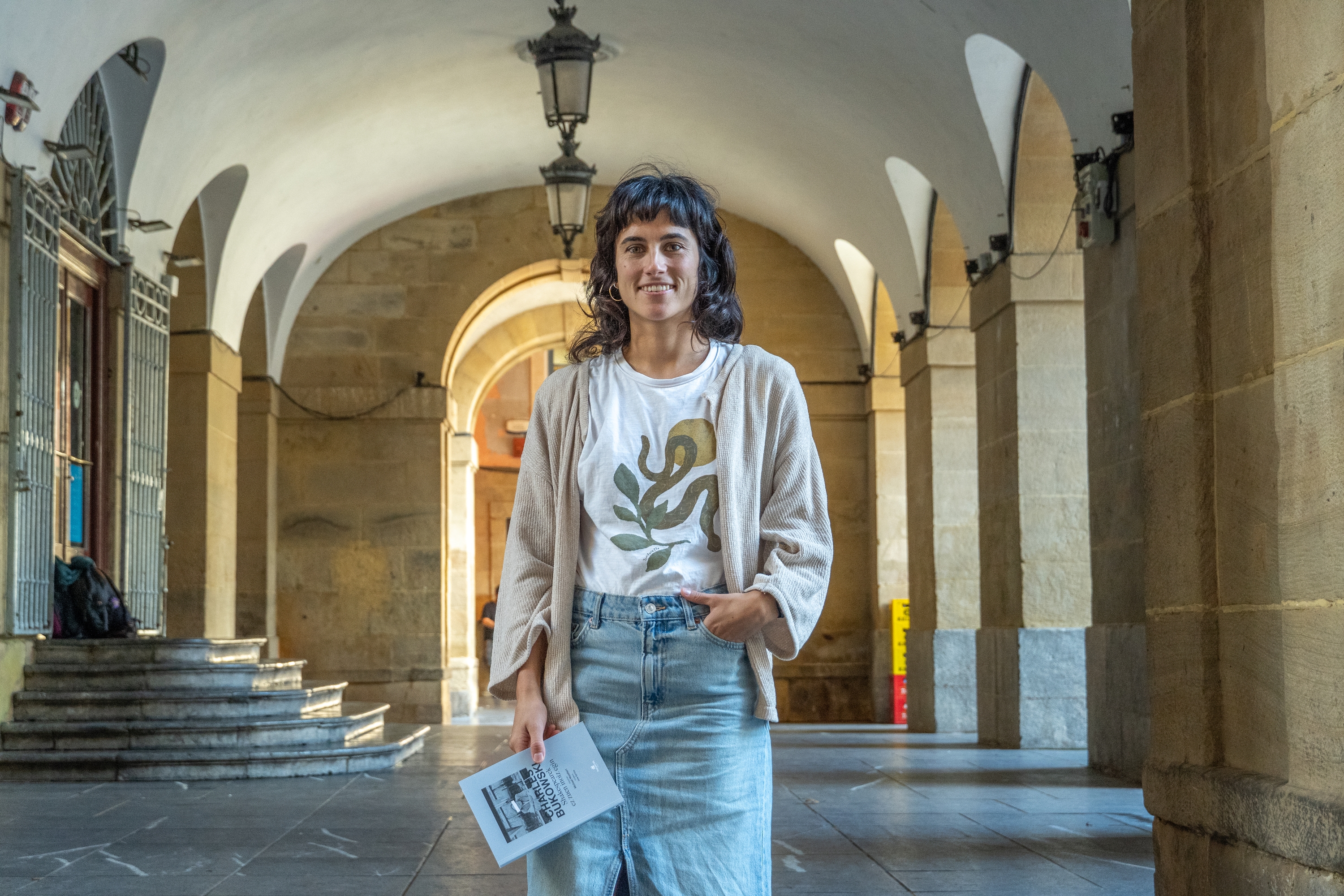 Jone Gartzia itzultzailea 'Shakespearek ez zuen inoiz egin' liburuaren aurkezpenean, Donostian. ANDONI CANELLADA / FOKU