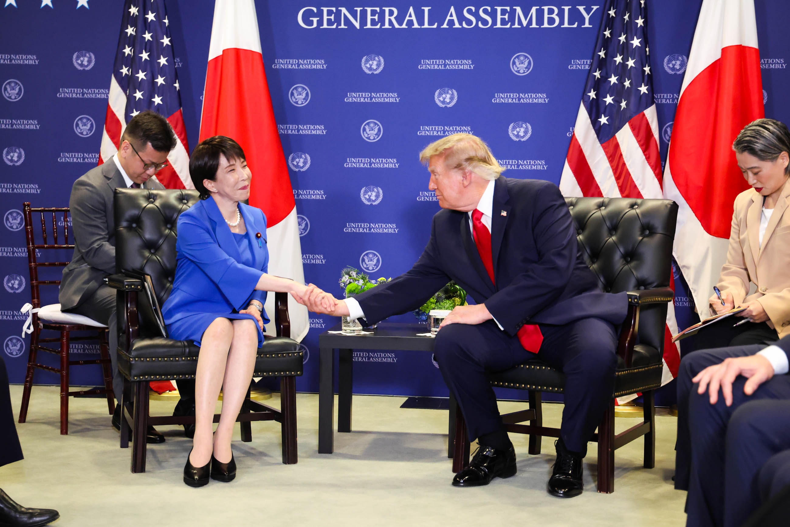  Sanae Takaichi Japoniako lehen ministroa Donald Trump AEBetako presidentearekin, irailaren 23an. FRANCK ROBICHON / EFE