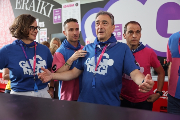 Elixabete Etxanobe, Aitor Esteban eta Iñigo Ansola, Bilboko Aste Nagusian, abuztuan. OSKAR MATXIN EDESA / FOKU Elixabete Etxanobe, Aitor Esteban eta Iñigo Ansola, Bilboko Aste Nagusian, abuztuan. OSKAR MATXIN EDESA / FOKU