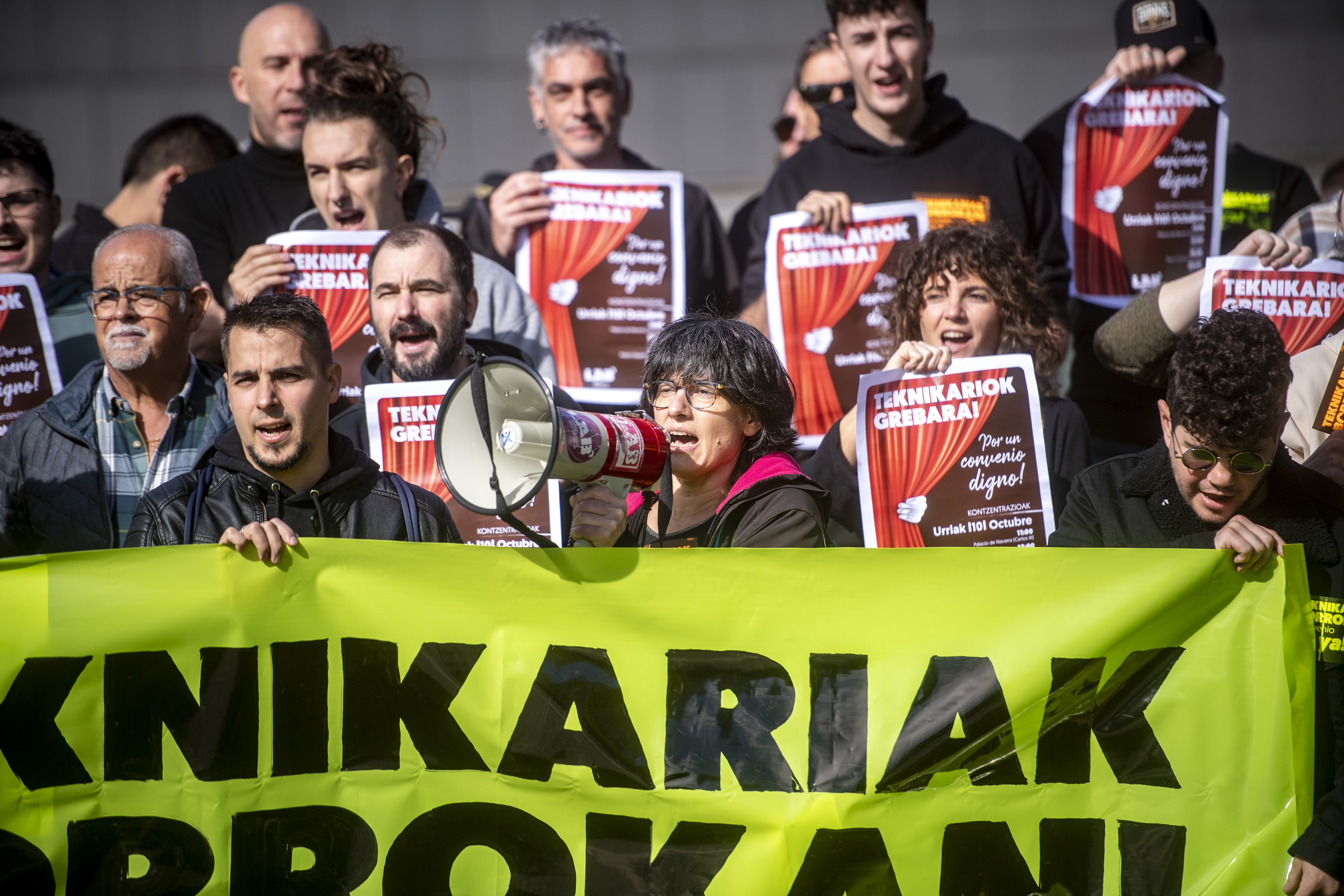 Nafarroan dozenaka kultur ekitaldi utzi dituzte bertan behera ikuskizunetako teknikarien grebaren eraginez Nafarroan dozenaka kultur ekitaldi utzi dituzte bertan behera ikuskizunetako teknikarien grebaren eraginez