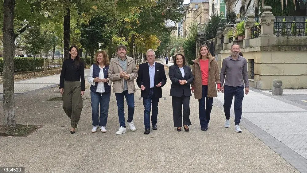 Eneko Andueza, Gipuzkoako arduradunekin, gaur. EFE