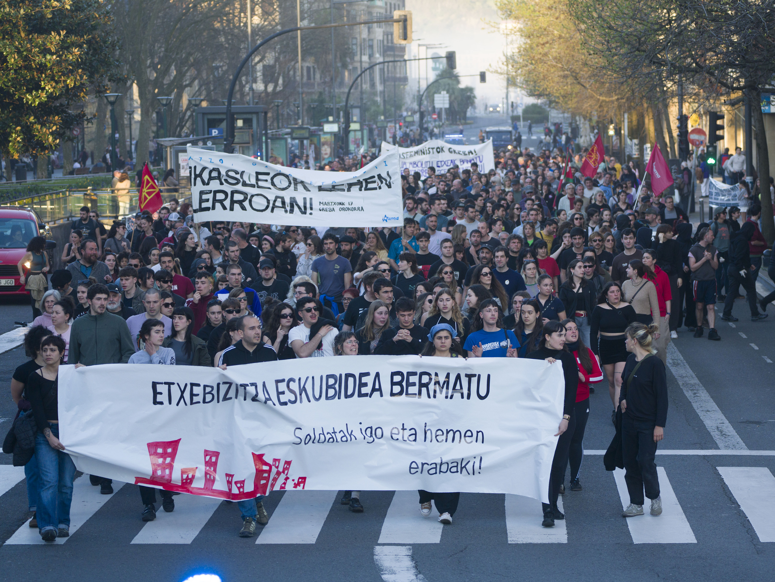 Martxoaren 17ko greba orokor egunean Donostian egindako manifestazioa, artxiboko irudian, JON URBE / FOKU