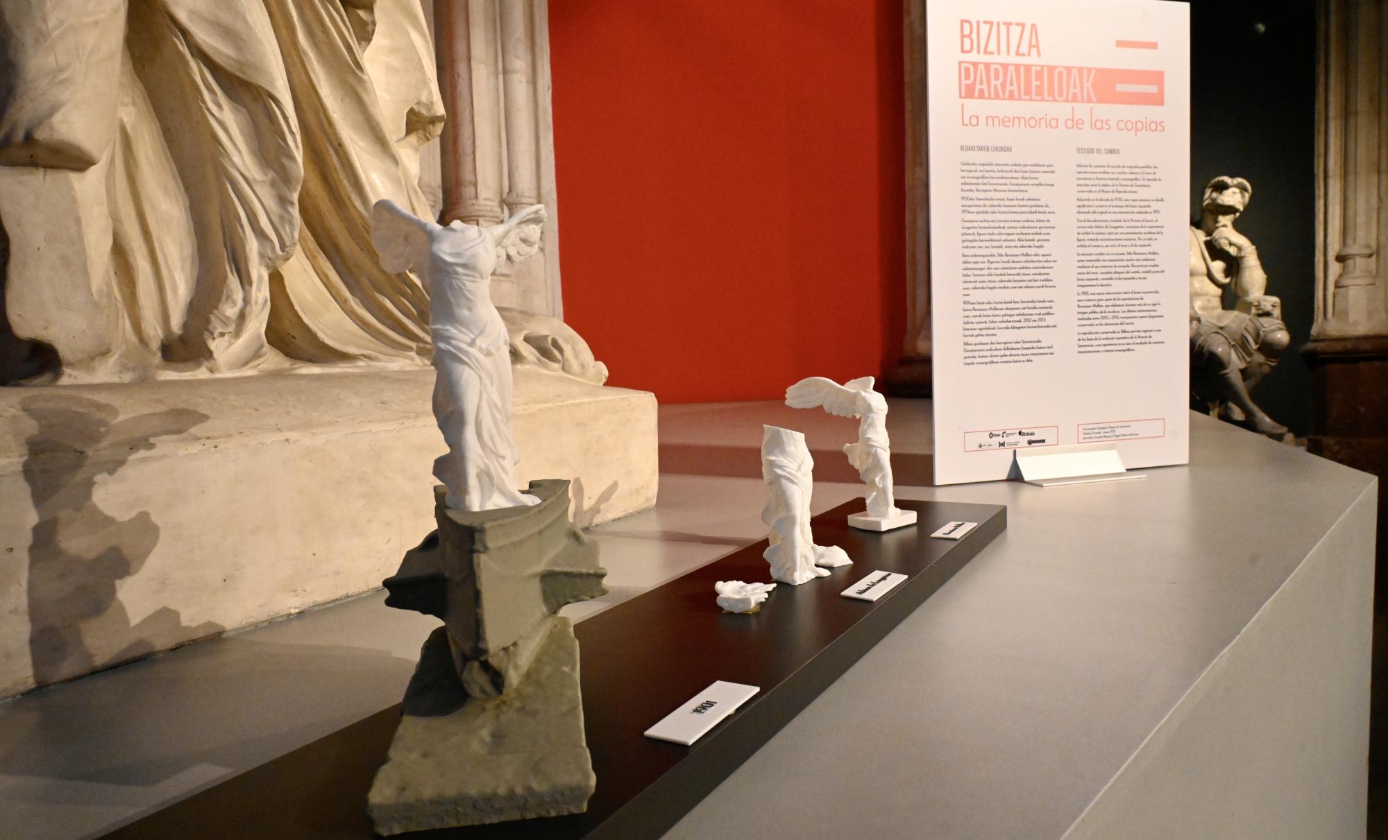 Samotraziako Viktoria nola erakutsi den islatzen duten miniaturak, Bilboko Berreginen Museoan. MIKEL MARTINEZ DE TRESPUENTES / FOKU Samotraziako Viktoria nola erakutsi den islatzen duten miniaturak, Bilboko Berreginen Museoan. MIKEL MARTINEZ DE TRESPUENTES / FOKU