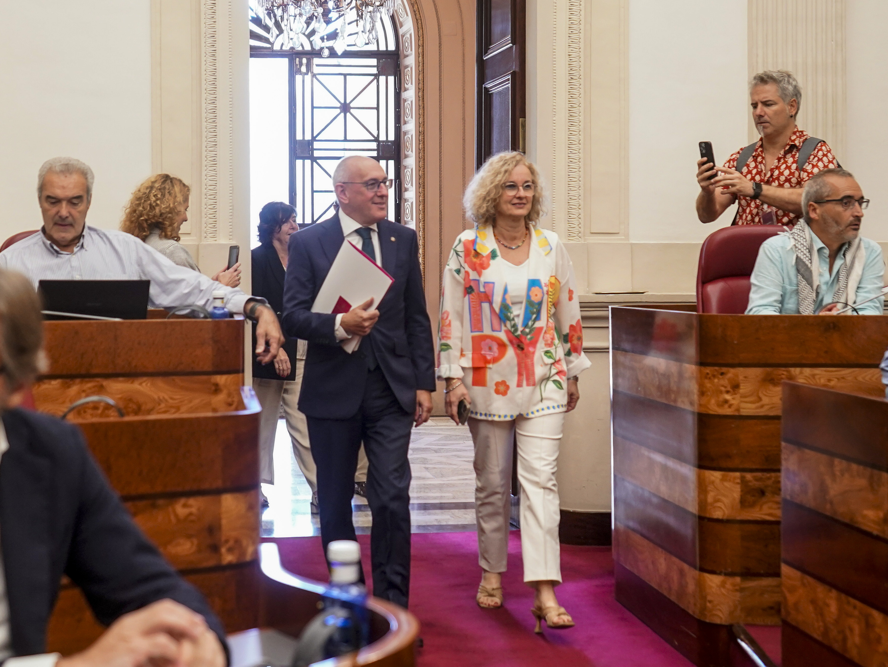 Cristina Gonzalez, Ramiro Gonzalez alboan duela, politika orokorreko eztabaidan. JAIZKI FONTANEDA / FOKU