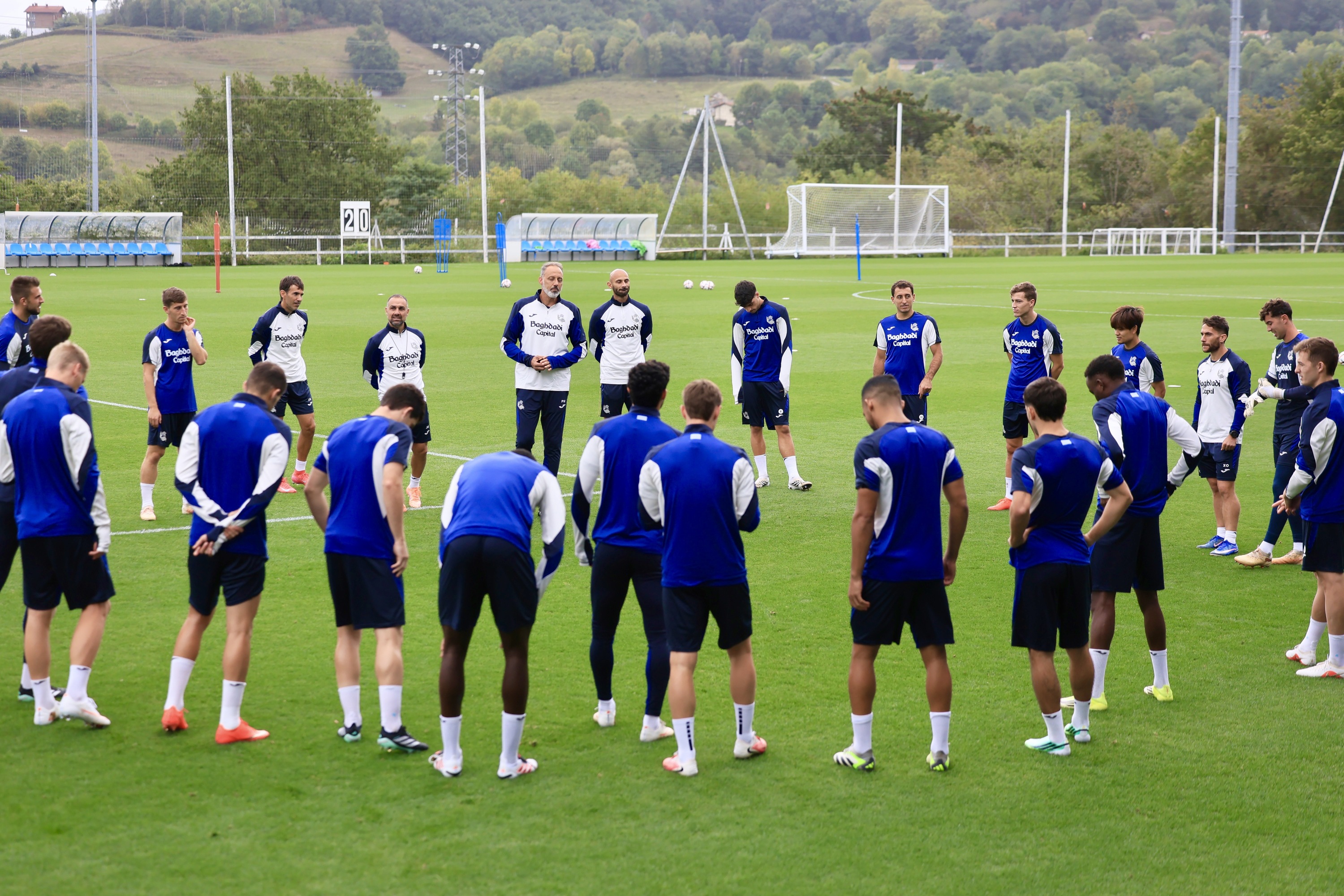 Realeko jokalariak, Zubietan, entrenamendu batean. JAVI COLMENERO / EFE
