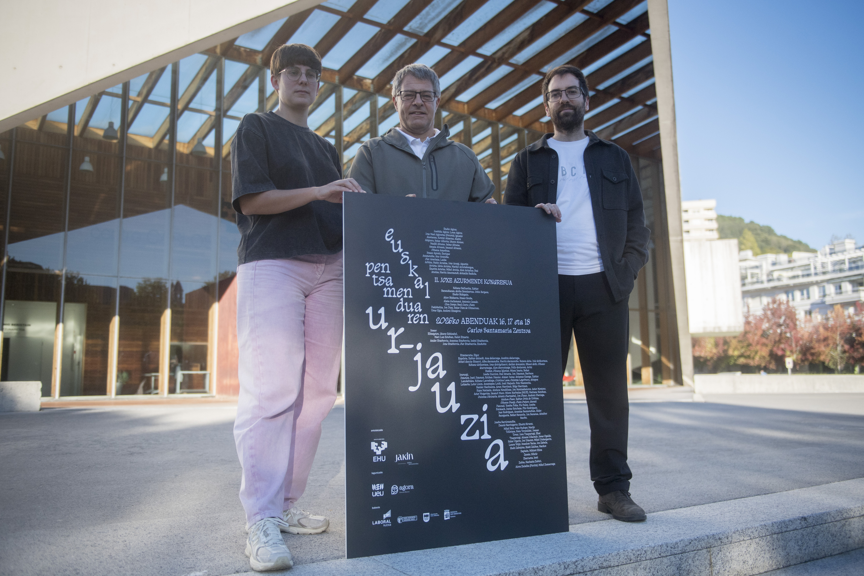 Alba Garmendia, Iñaki Zabaleta eta Haritz Azurmendi, gaur Donostian kongresuaren aurkezpenean. GORKA RUBIO / FOKU