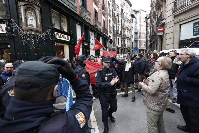 Ibarrolaren kontrako zentsura mozioaren aurkako protestak, Iruñean. JESUS DIGES / EFE