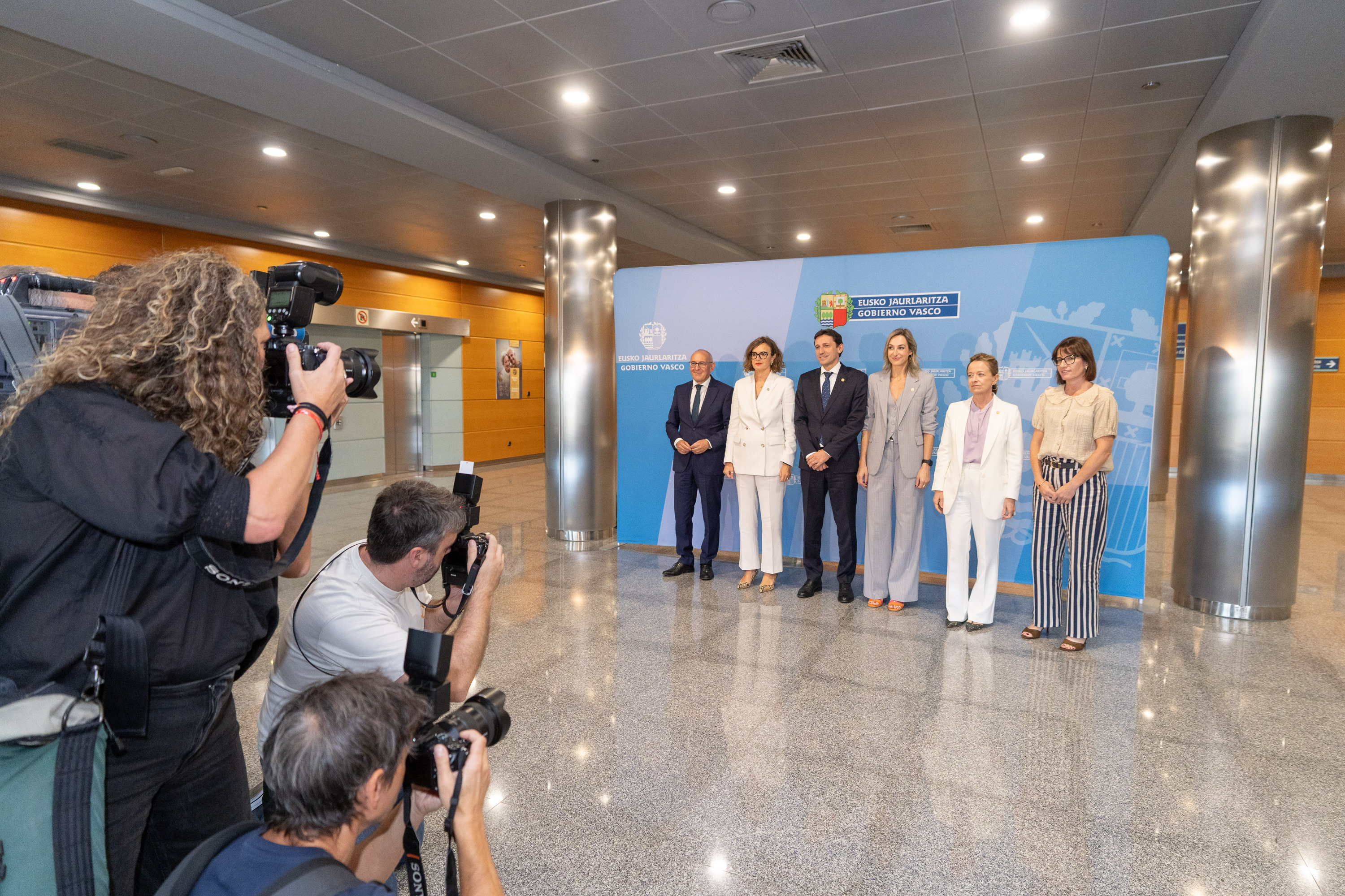 Finantzen Euskal Kontseiluaren familia argazkia, gaur, Gasteizen. ENDIKA PORTILLO / FOKU