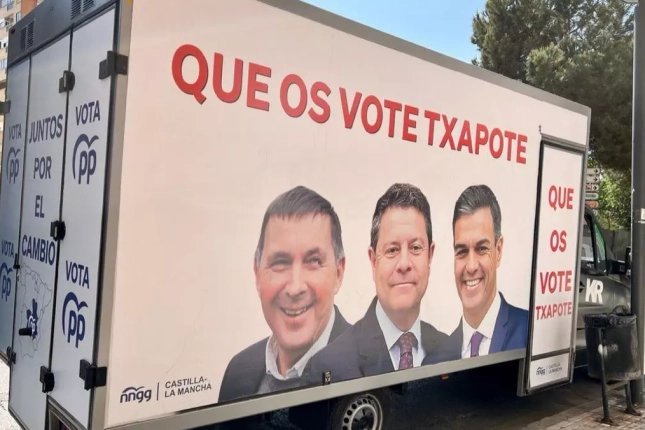PPren gazte adarrak Gaztela-Mantxan erabilitako furgoneta bat, 2023ko kanpainan. PSOE