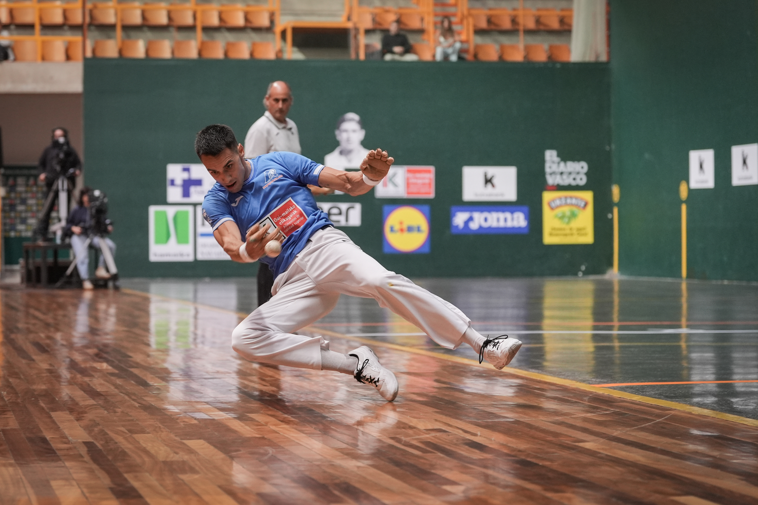 (ID_16548020) (Endika Portillo/@FOKU) 2026-10-18, Gasteiz. Pilota, Lau eta Erdikoa, Altuna III