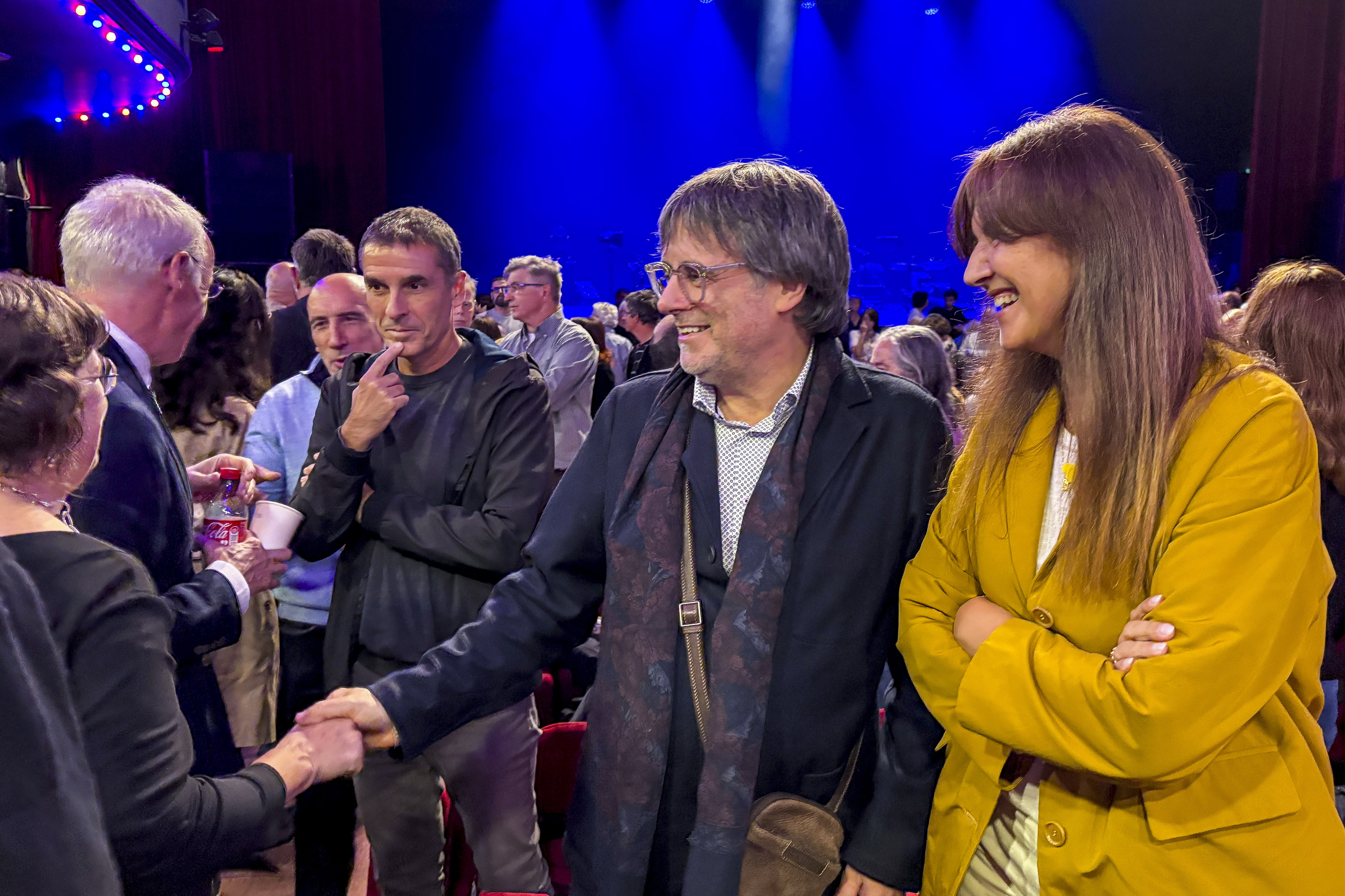 Carles Puigdemont eta Laura Borras urriaren 11n, Parisen, Maria del Mar Bonet abeslariaren kontzertu batean. NEREA GONZALEZ / EFE