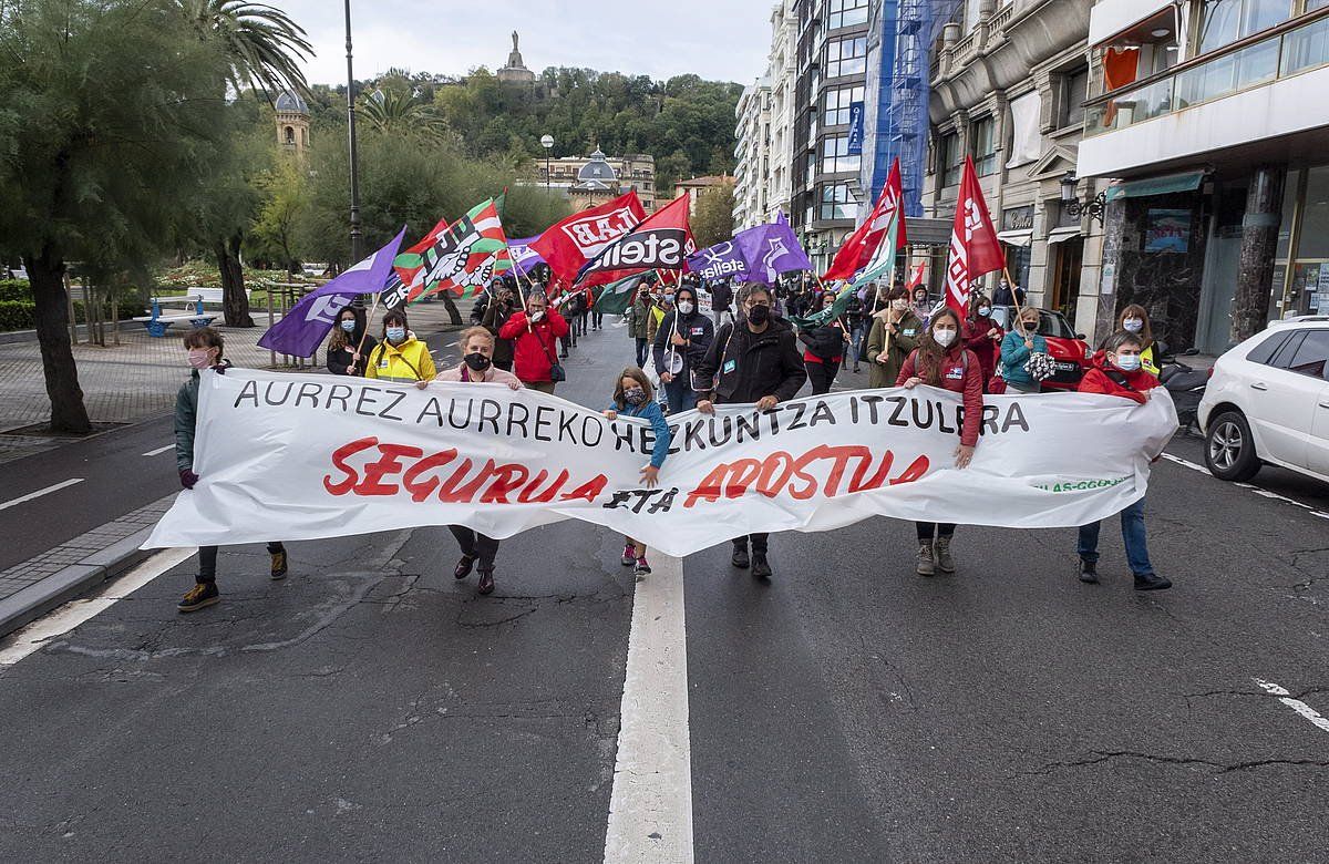 Hezkuntza sindikatuen manifestazioa, Donostian. JON URBE, FOKU