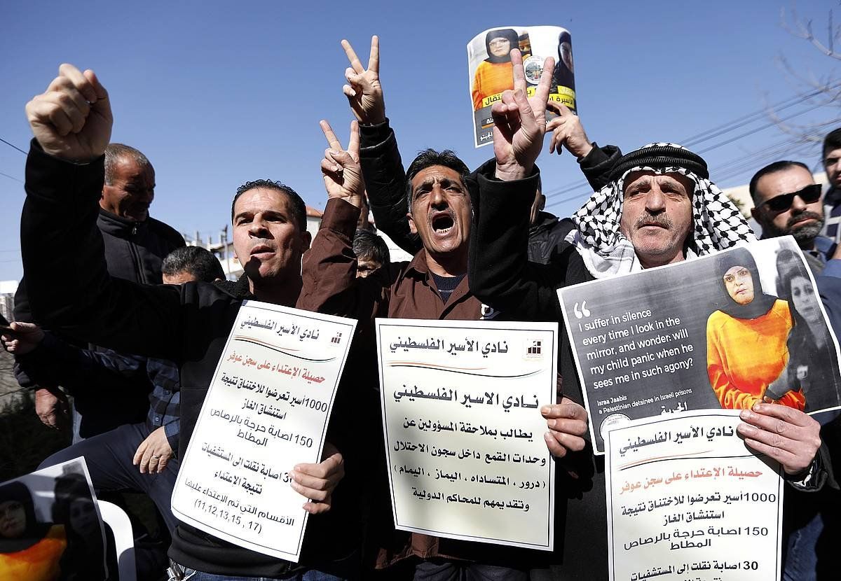 Preso palestinarren senitartekoen protesta. ABED AL HASHLAMOUN/EFE