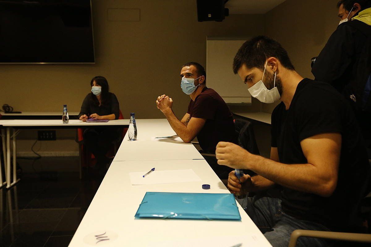 Pilotariak, atzoko bileran. ARITZ LOIOLA, FOKU