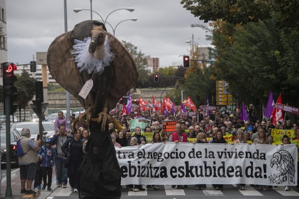 LAB sindikatuak urriaren 17an etxebizitzaren alde Iruñean egindako manifestazioa. IDOIA ZABALETA / FOKU LAB sindikatuak urriaren 17an etxebizitzaren alde Iruñean egindako manifestazioa. IDOIA ZABALETA / FOKU
