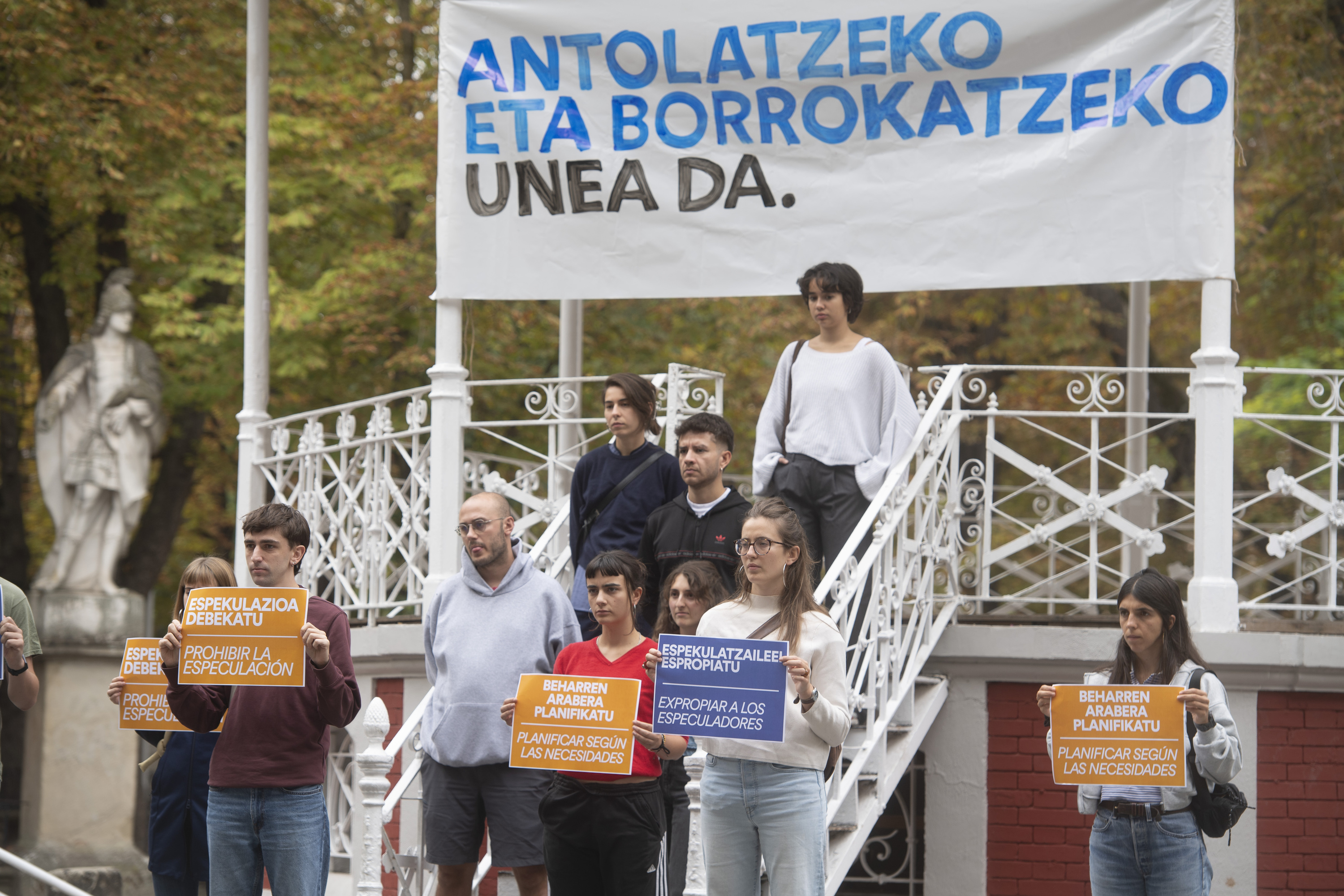 Etxebizitza Sindikatu Sozialistak egindako agerraldi bat, irailean, Gasteizen. JAIZKI FONTANEDA / FOKU