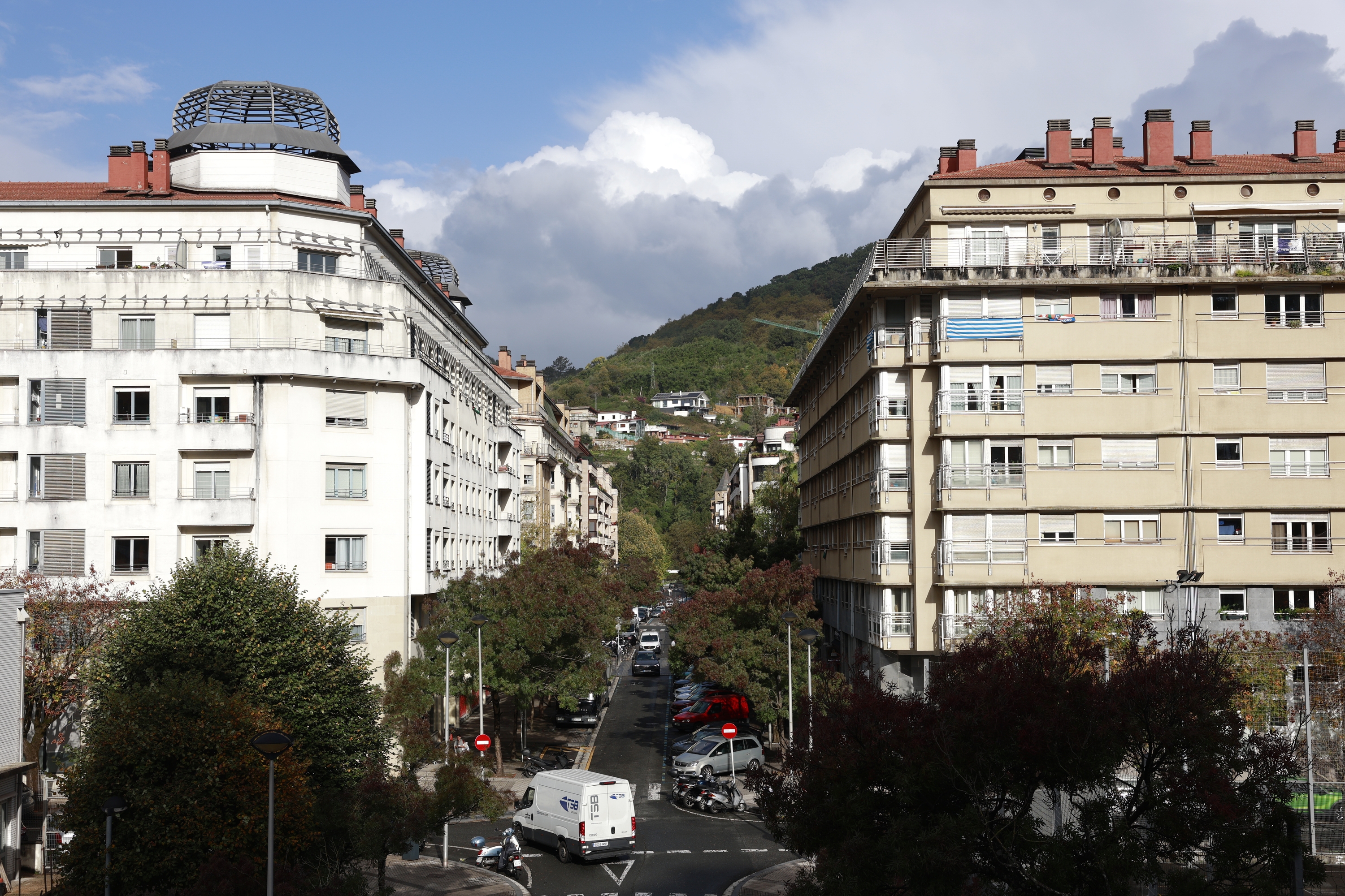 Jaurlaritzak Bentaberrin erosi dituen etxeetako batzuk, gaur. JUAN HERRERO / EFE