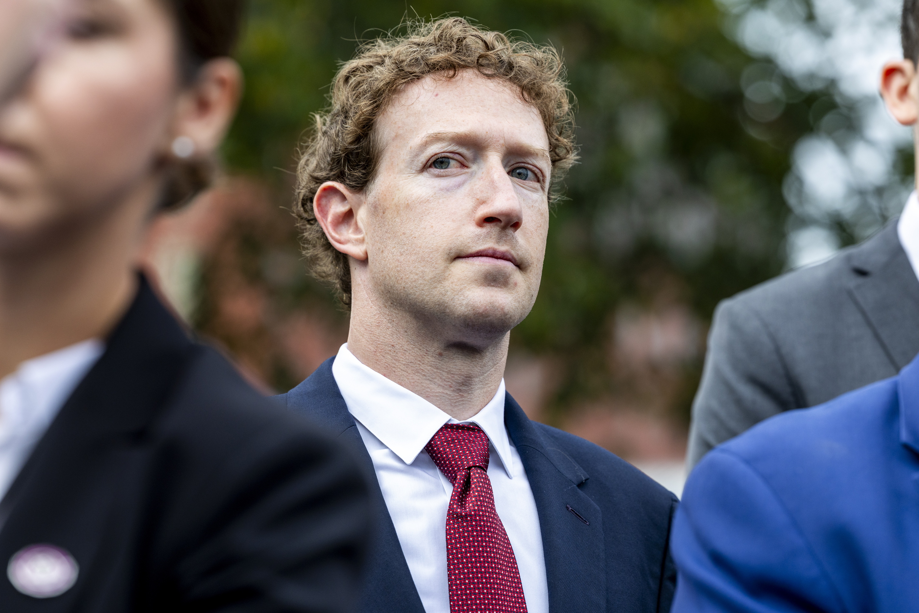 Mark Zuckerberg Metako burua, irail amaieran, Etxe Zuriaren kanpoan. SHAWN THEW / EFE