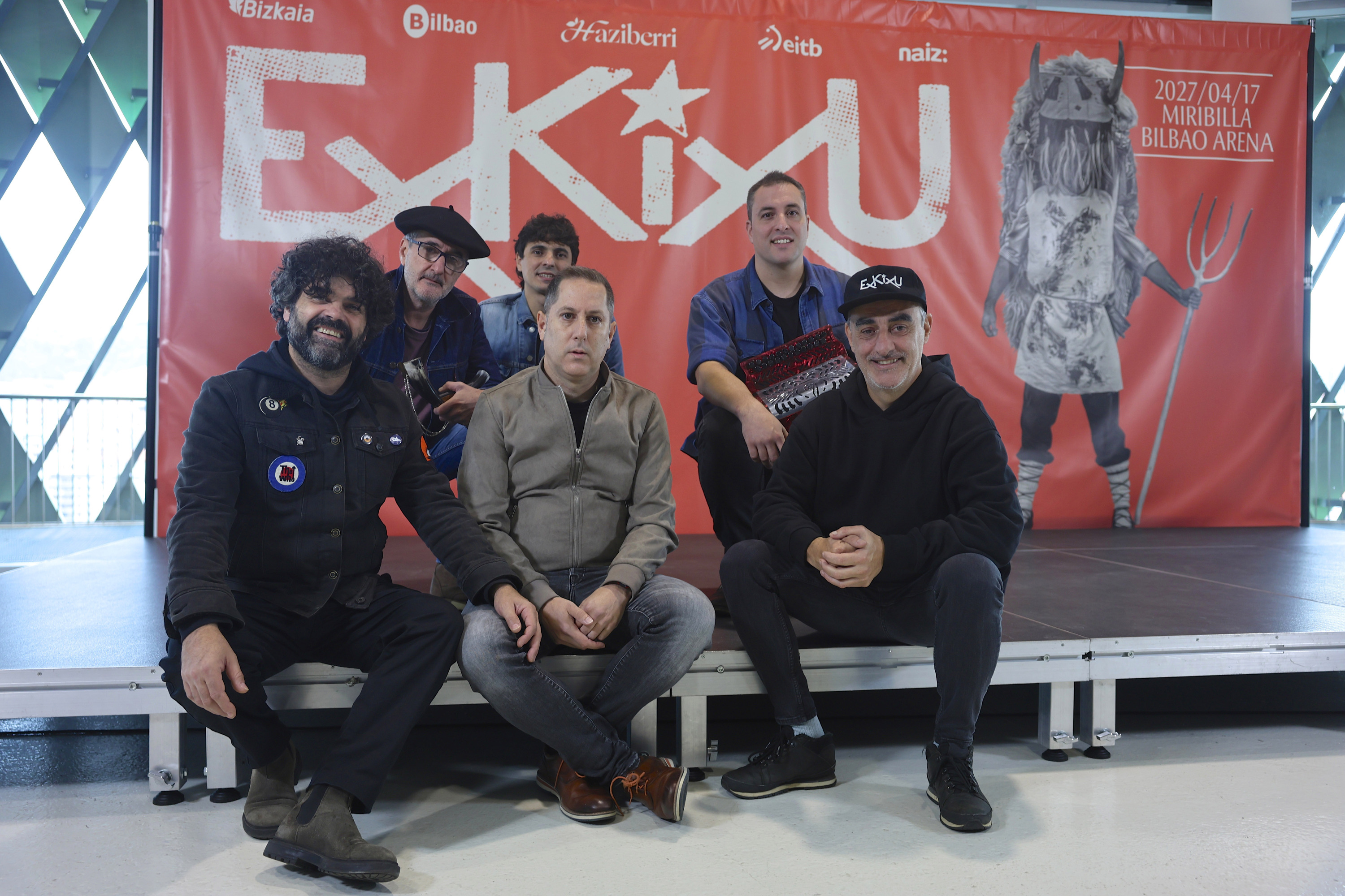 Exkixu taldeko kideak, Bilbon eskainiko duten itzulera kontzertuaren aurkezpenean. OSKAR MATXIN EDESA / FOKU
