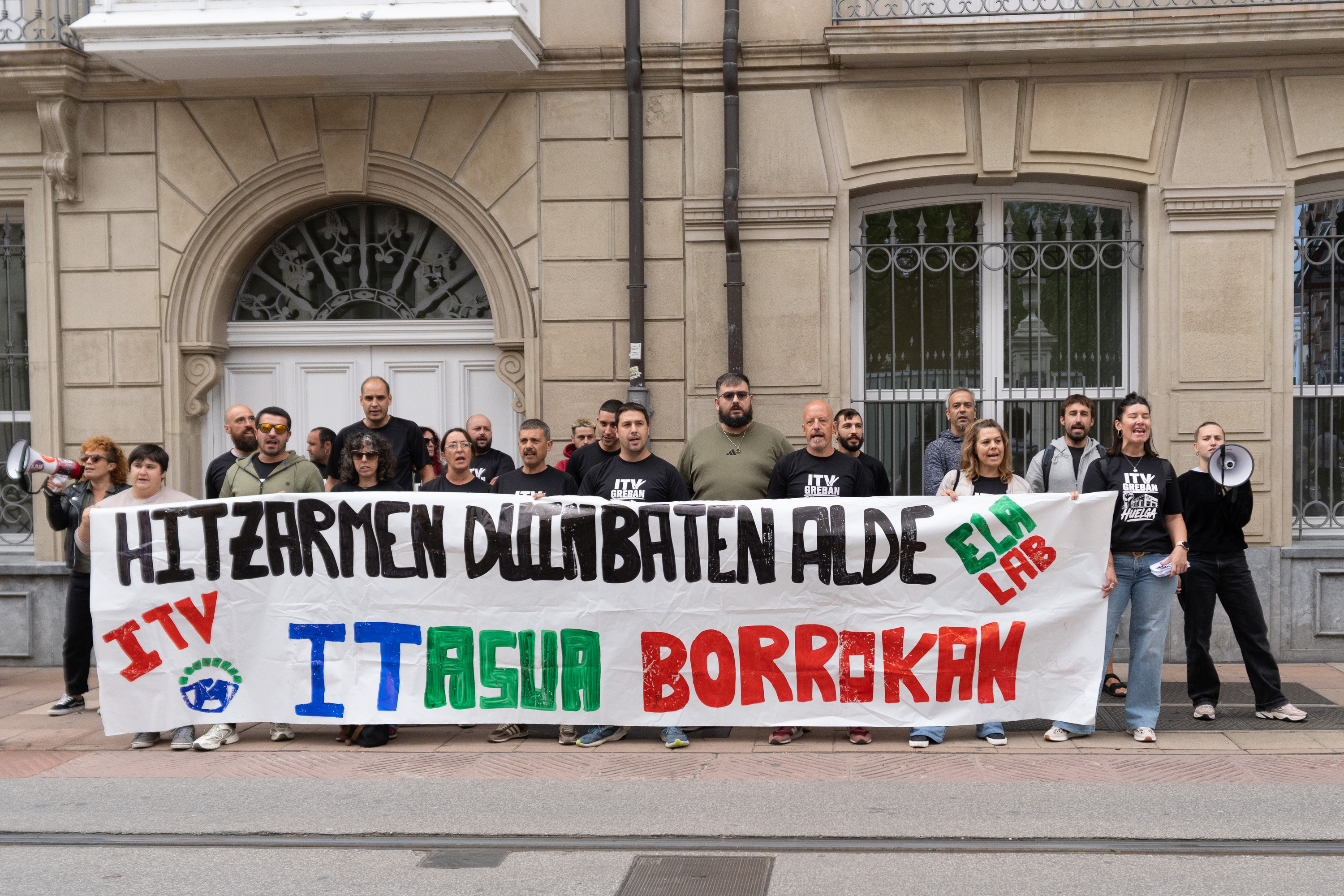 Bergarako eta Zarauzko IATetako langileek irailean eginiko agerraldia, Eusko Legebiltzarraren aurrean. ENDIKA PORTILLO / FOKU