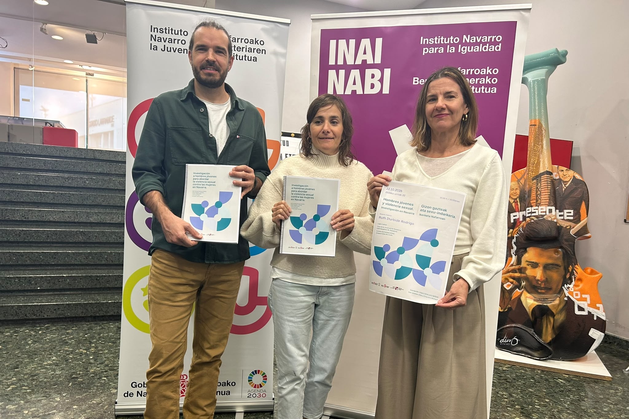 Txema Burgaleta Nafarroako Gazteriaren Institutuko zuzendaria, Ruth Iturbide ikerketaren koordinatzailea eta NUPeko irakaslea, eta Patricia Abad Nafarroako Berdintasun Institutuko zuzendaria. NAFARROAKO GOBERNUA