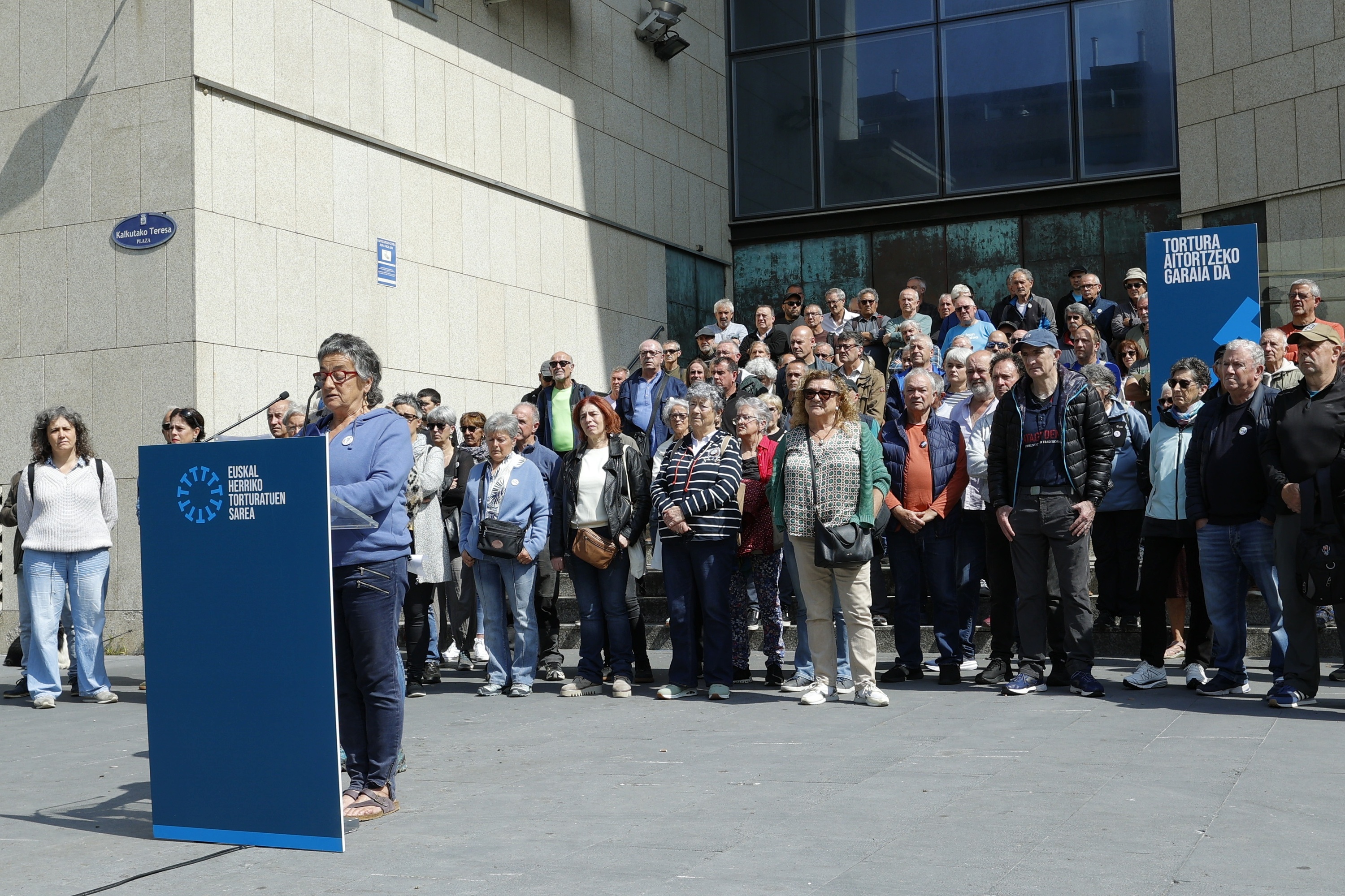 Torturatuen Sareak egindako agerraldi bat, Donostian. MAIALEN ANDRES / FOKU