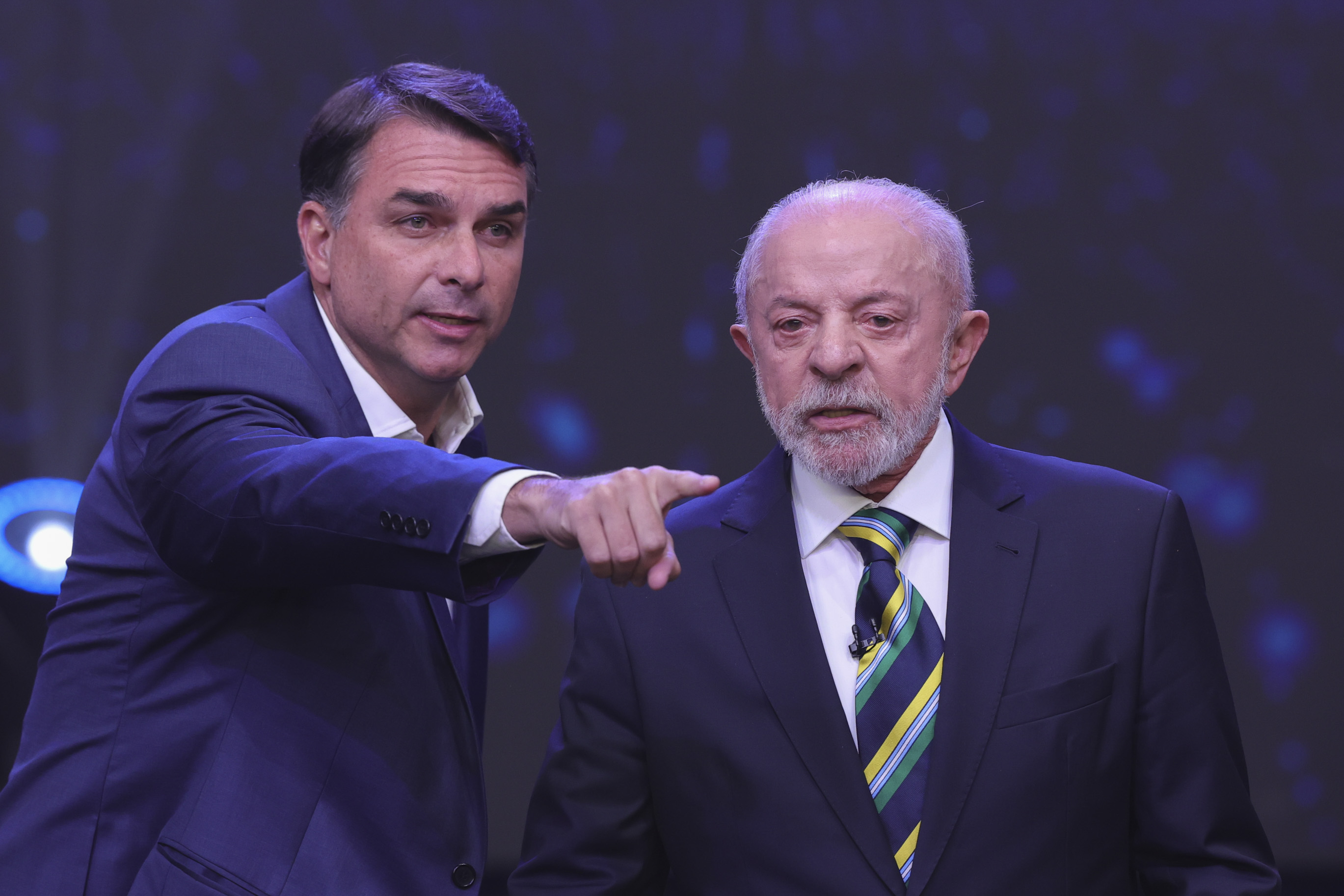 Bolsonaro eta Lula igandean Sao Paulon, hauteskundeetako lehen debatean. SEBASTIAO MOREIRA / EFE