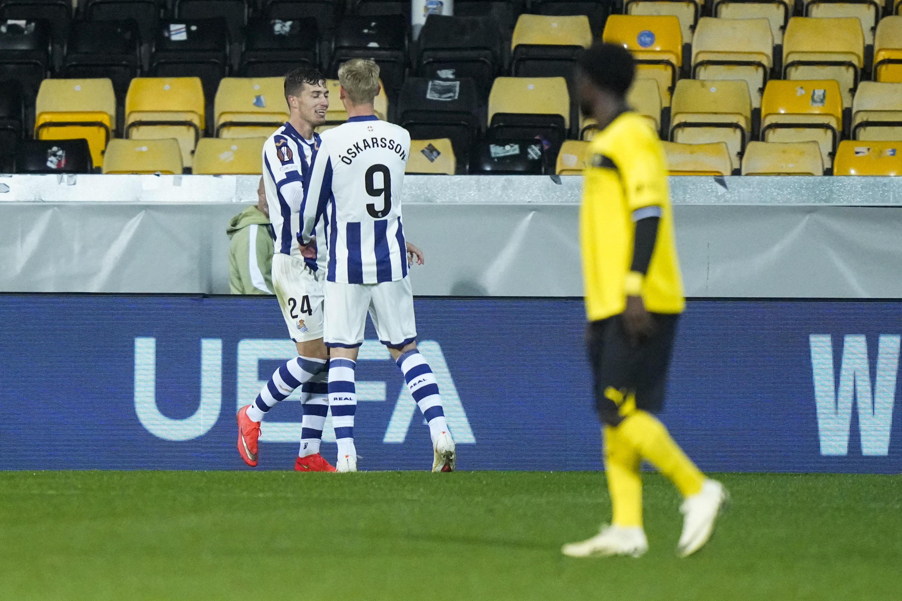 Oskarsson eta Sucic goletako bat ospatzen. JONAS BEEN HENRIKSEN/EFE