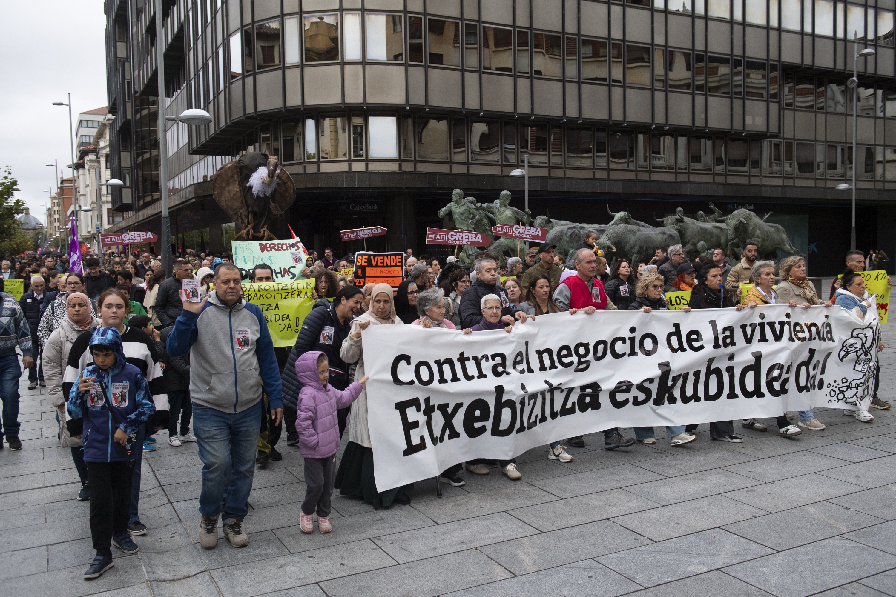 Etxebizitza eskubidearen aldeko mobilizazio bat, larunbatean, Iruñean. IDOIA ZABALETA / FOKU