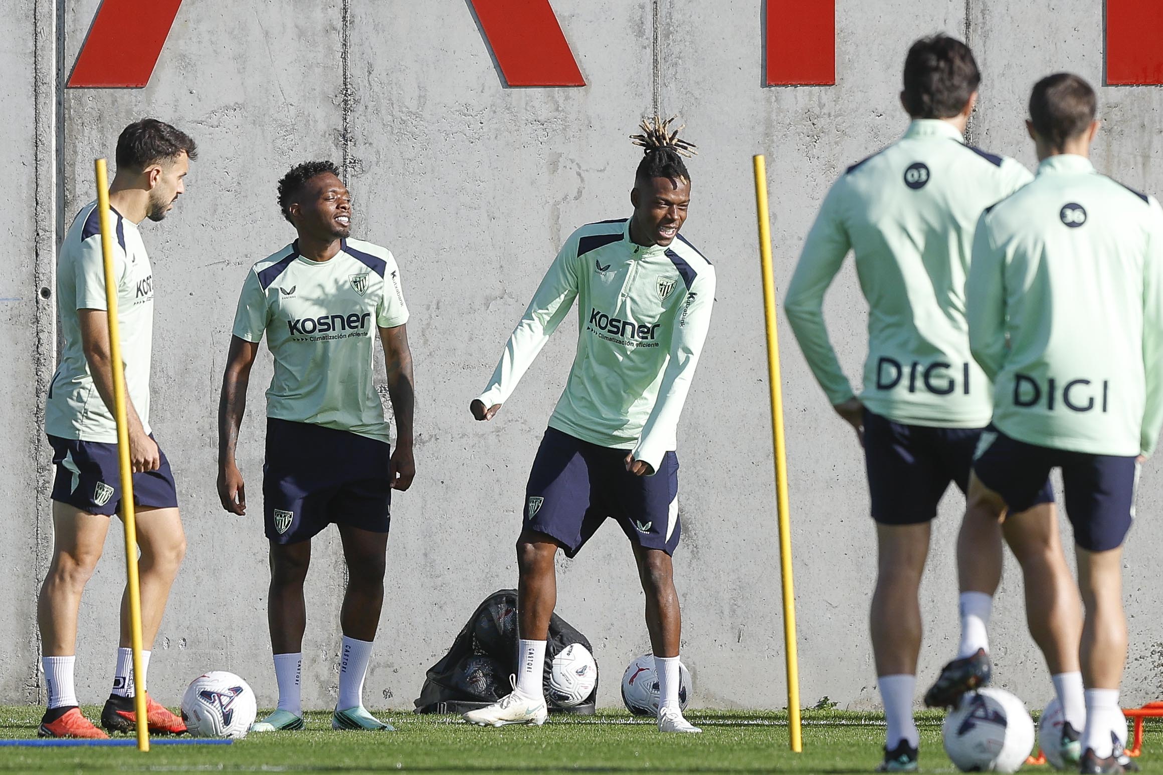 Athleticeko jokalariak ostiralean Lezaman egindako entrenamenduan. MIGUEL TOÑA / EFE