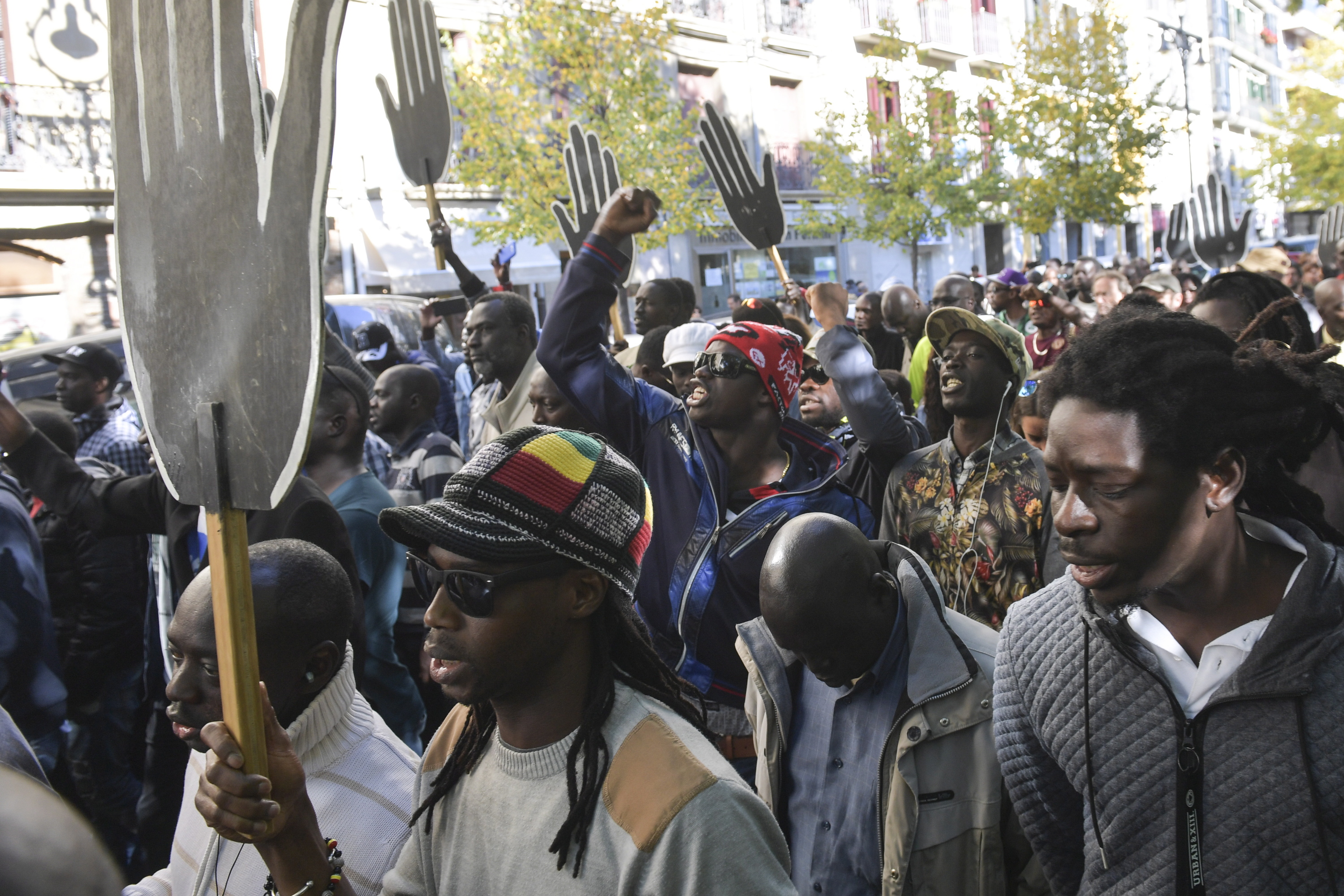 Elhadji Ndiayeren heriotza salatzeko manifestazio bat, Iruñeko Arrotxapea auzoan, 2016ko urrian. IDOIA ZABALETA / FOKU