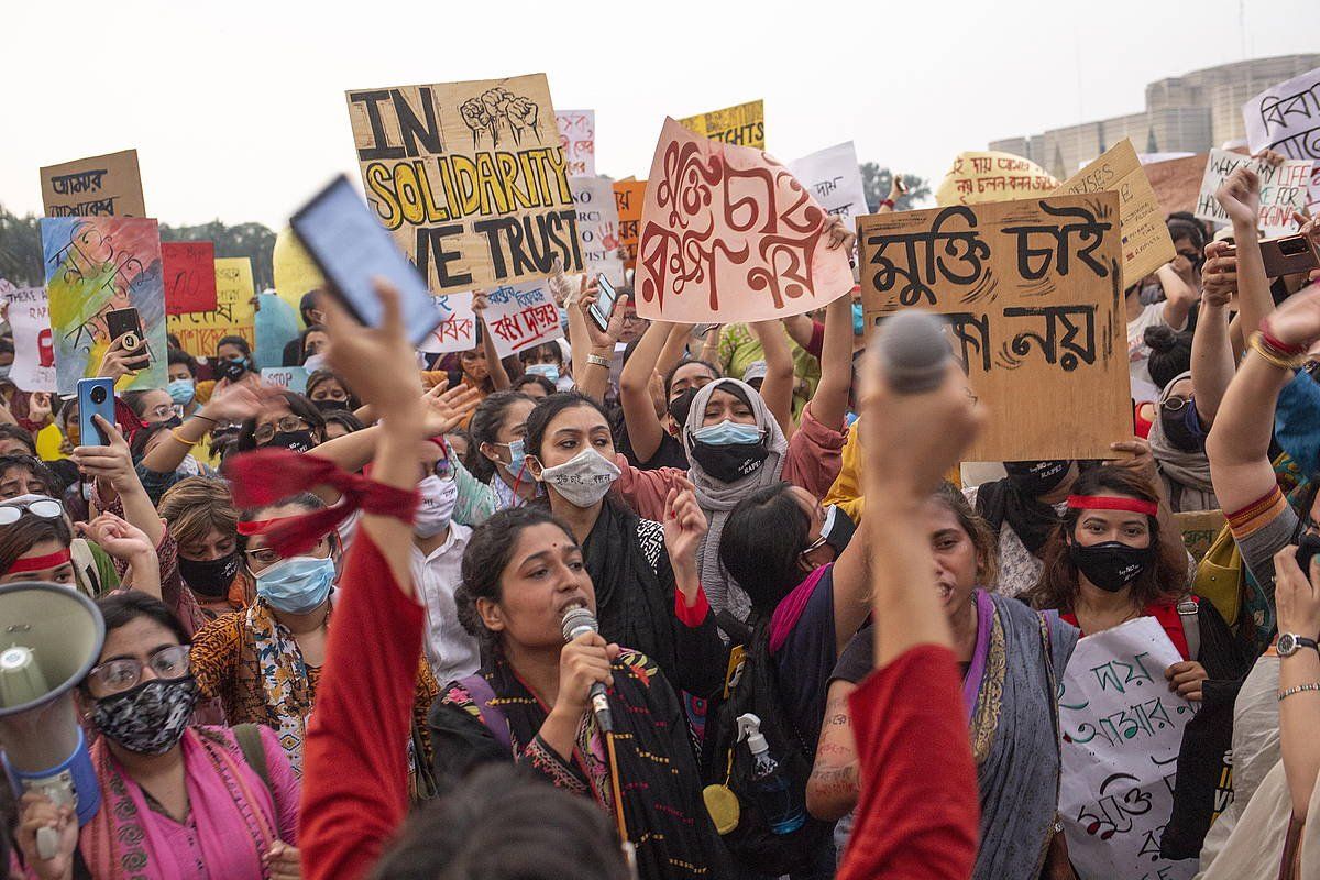 Indarkeria matxistaren kotrako neurri eraginkorrak eskatzeko manifestazio bat, joan den larunbatean, Dhakan. MONIRUL ALMA, EFE