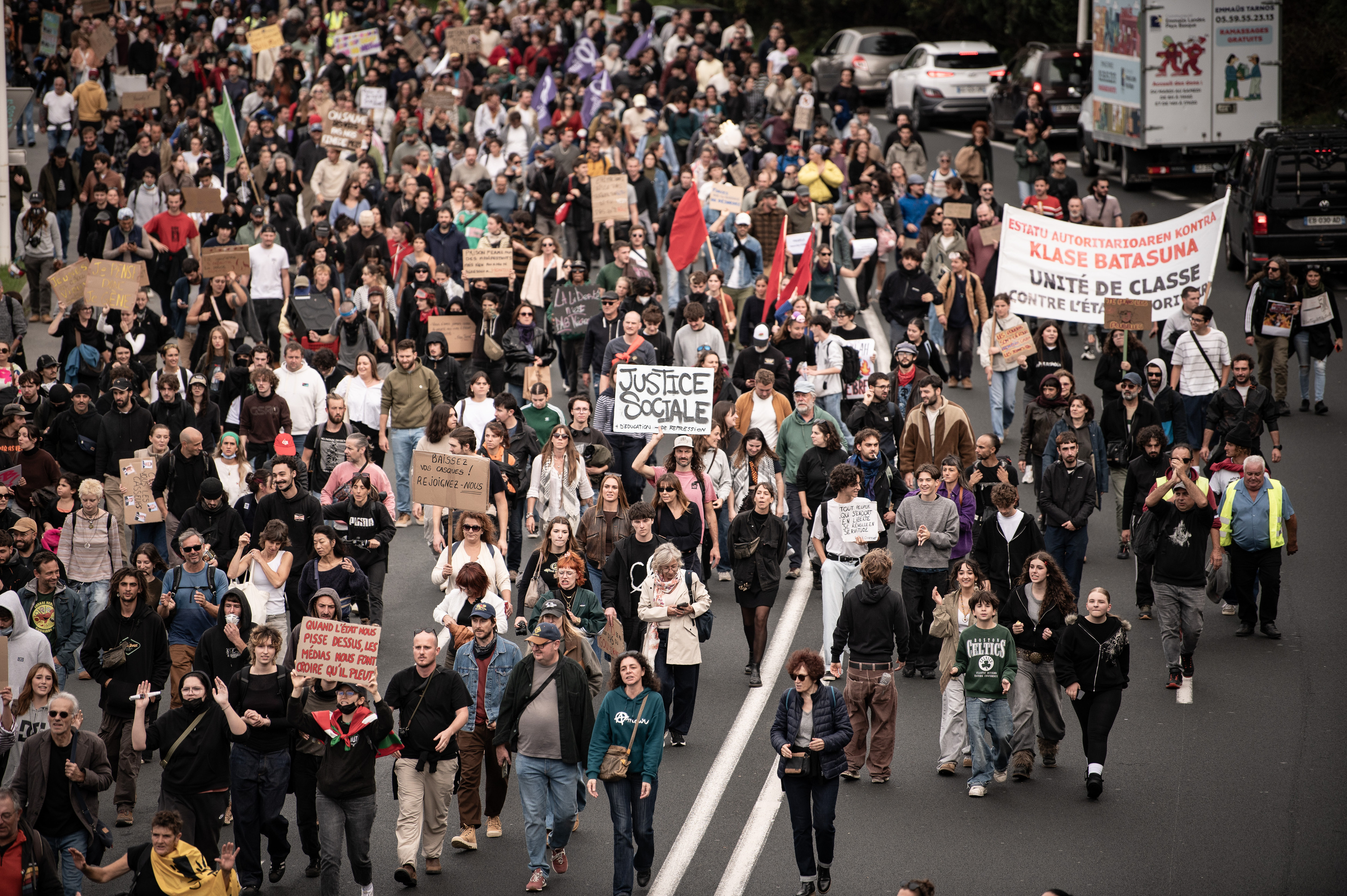 Manifestariak, Baionako geltokitik abiaturik. PATXI BELTZAIZ