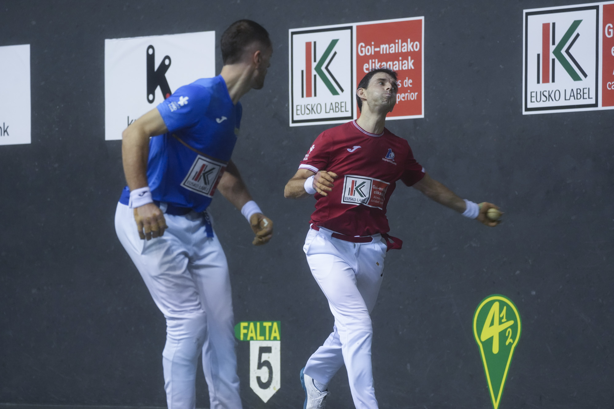 Altuna III.a pilota jotzen, aurrean Laso duela. JAGOBA MANTEROLA / FOKU