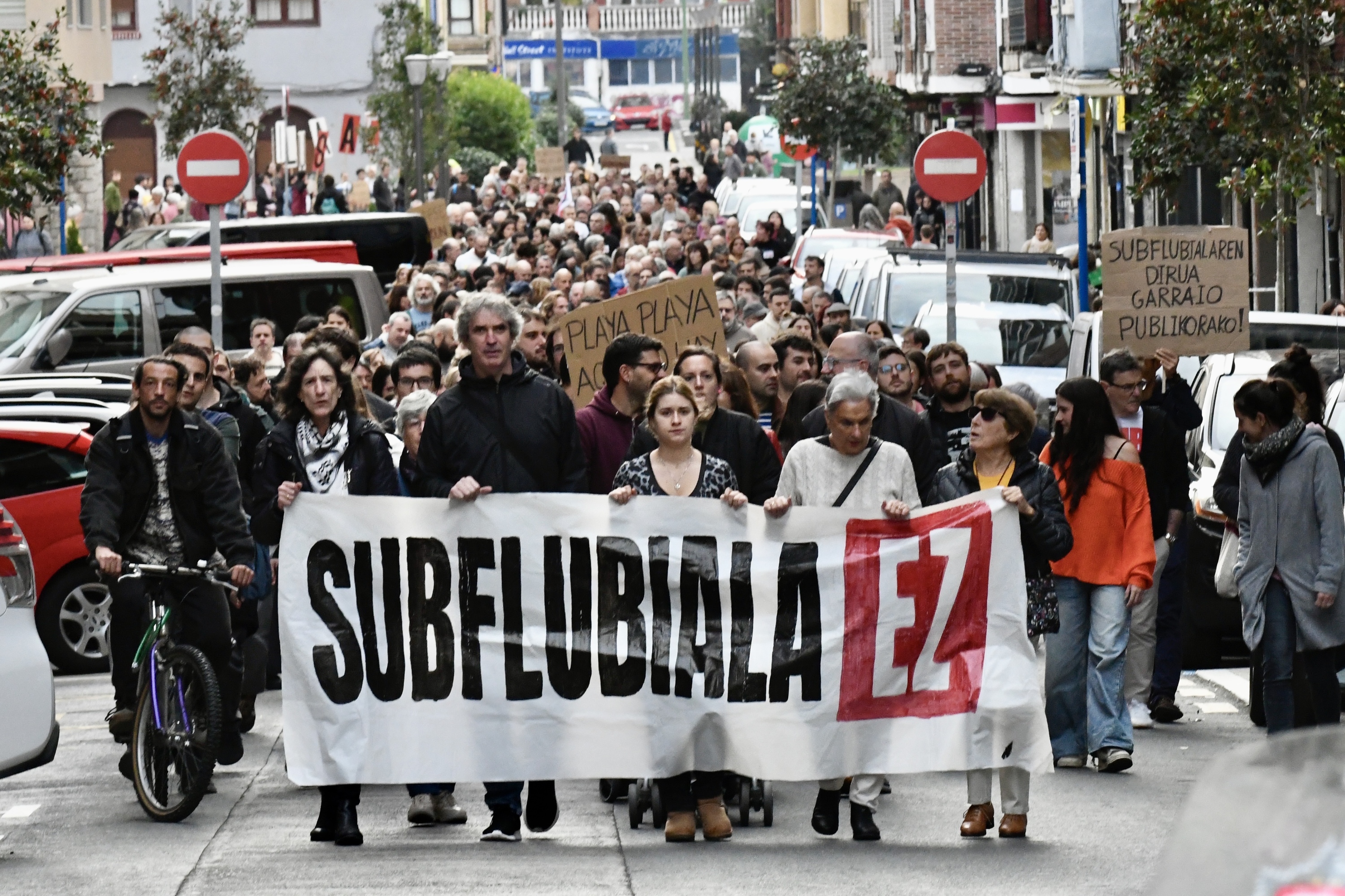 Manifestazioa, gaur, Getxoko kaleetan. MIKEL MARTINEZ DE TRESPUENTES / FOKU