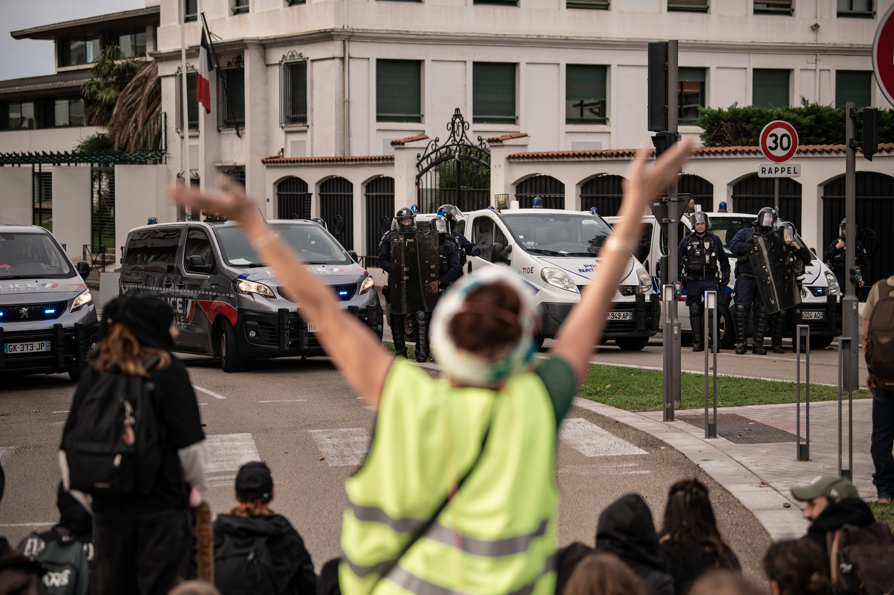 Baionako mobilizazioa, joan den asteburuan, urriaren 24an, suprefeturaren aitzinean. PATXI BELTZAIZ