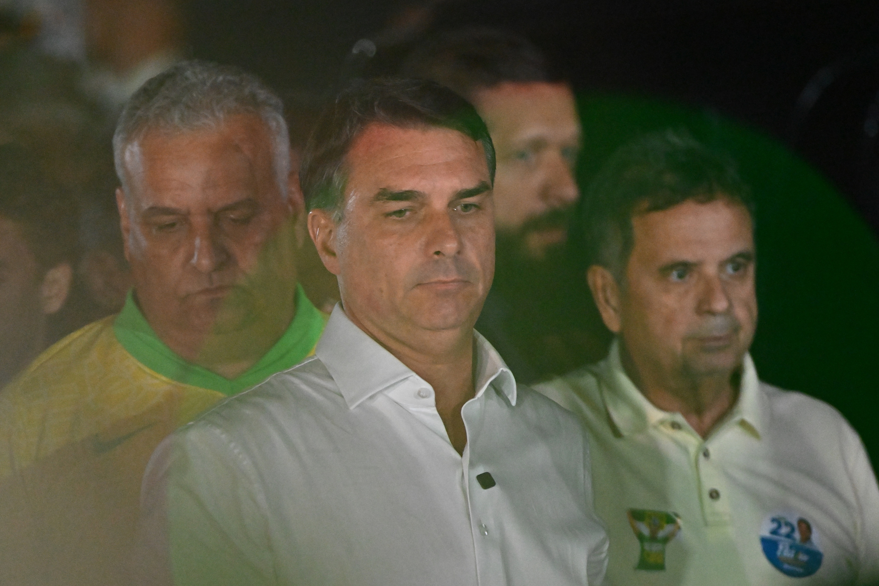 Flavio Bolsonaro igandean, hauteskundeak galdu zituela jakin ondoren. ANDRE BORGES / EFE