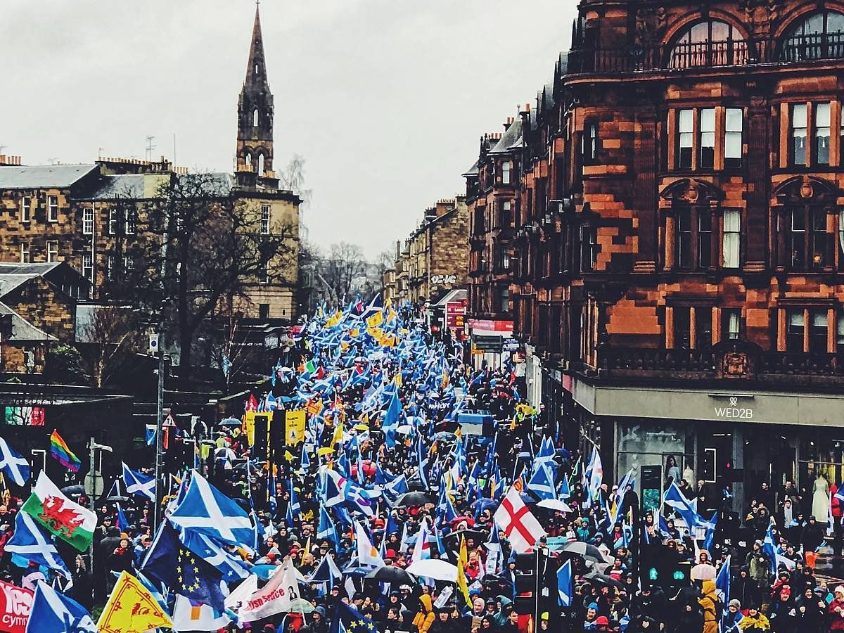 Urtarrilean Glasgown erreferenduma eskatzeko eginiko manifestazioa. 100.000 lagunatera ziren kalera. @ROSSCOLQUHOUN