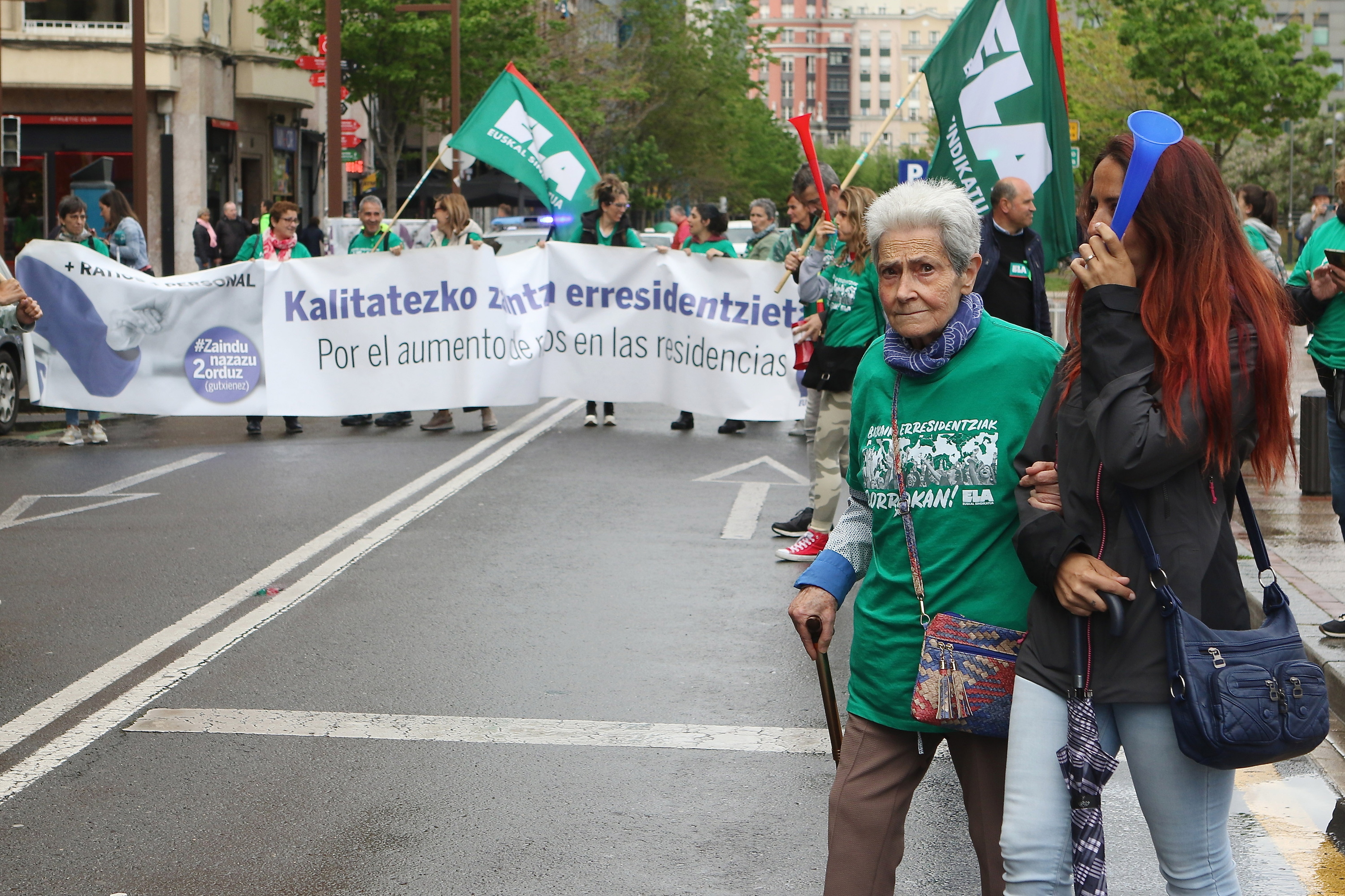 2023an izan ziren azkenekoz greban zahar etxeetako ELAko langileak; irudian, orduko mobilizazio bat. OSKAR MATXIN EDESA / FOKU