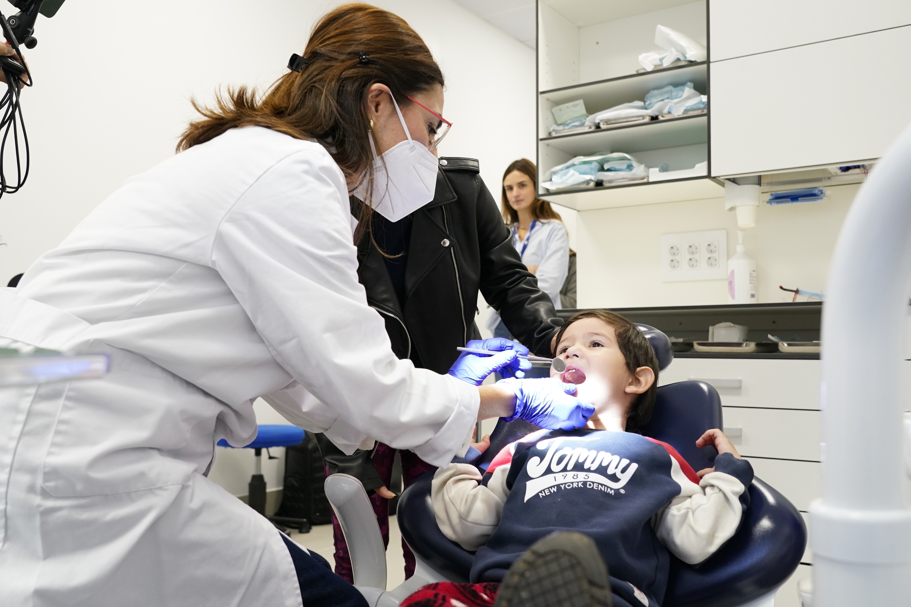 Dentista bat, artxiboko irudi batean. BERRIA Dentista bat, artxiboko irudi batean. BERRIA